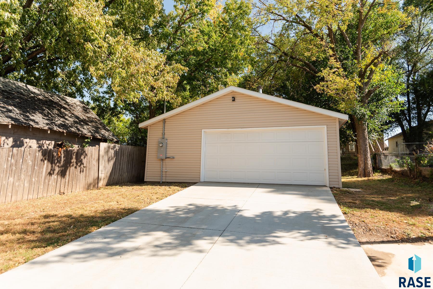 810 N Summit Ave