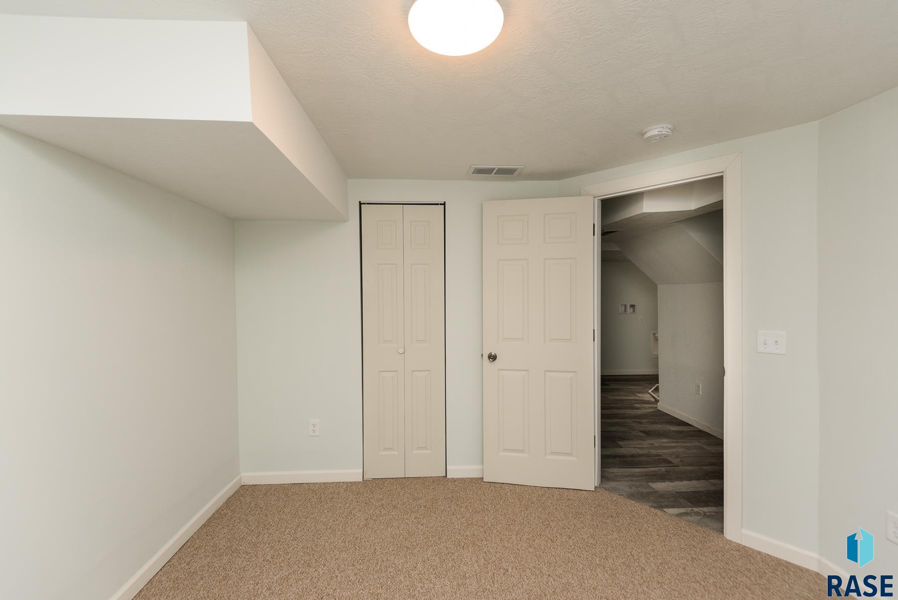 810 N Summit Ave