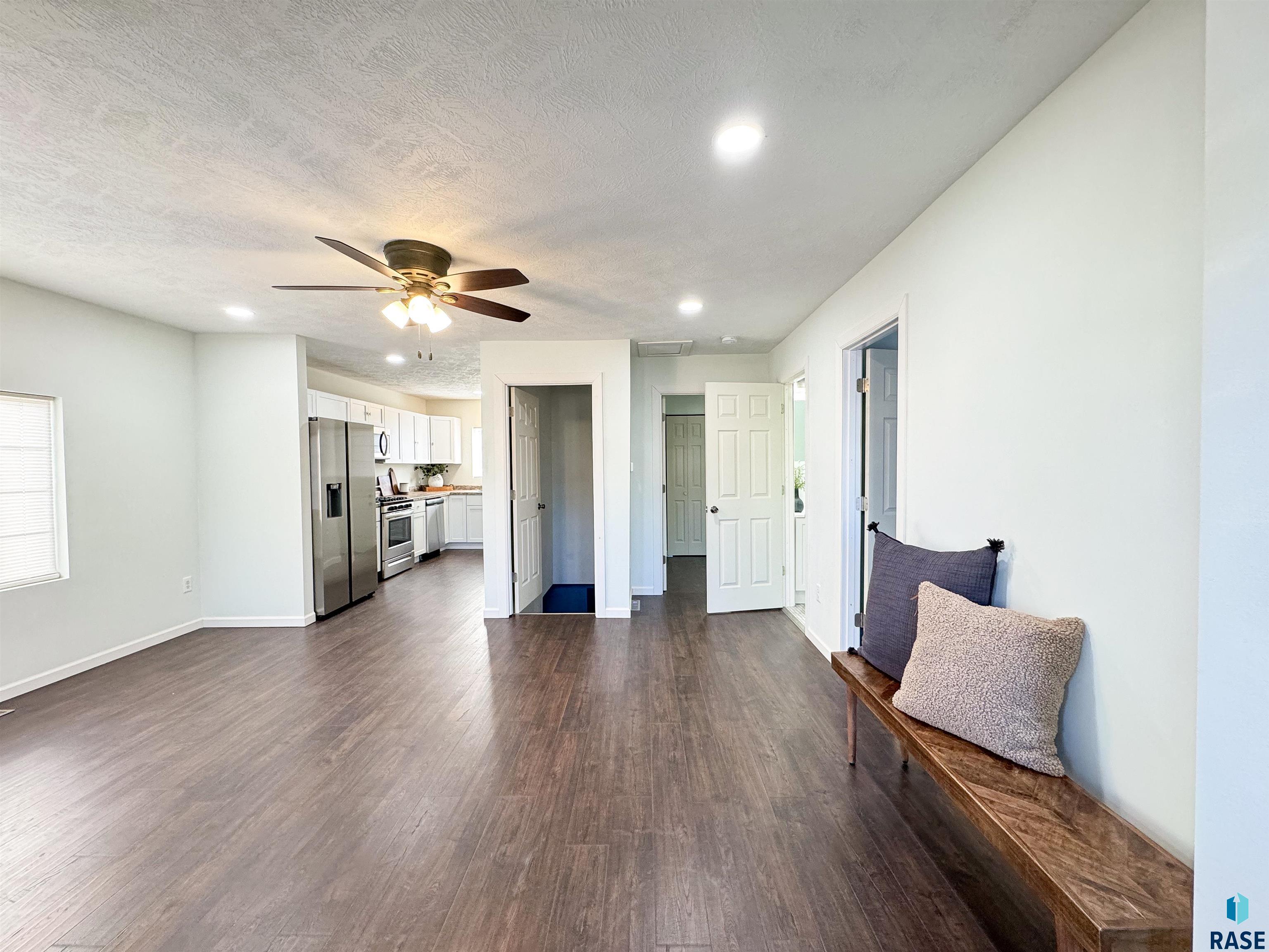 810 N Summit Ave