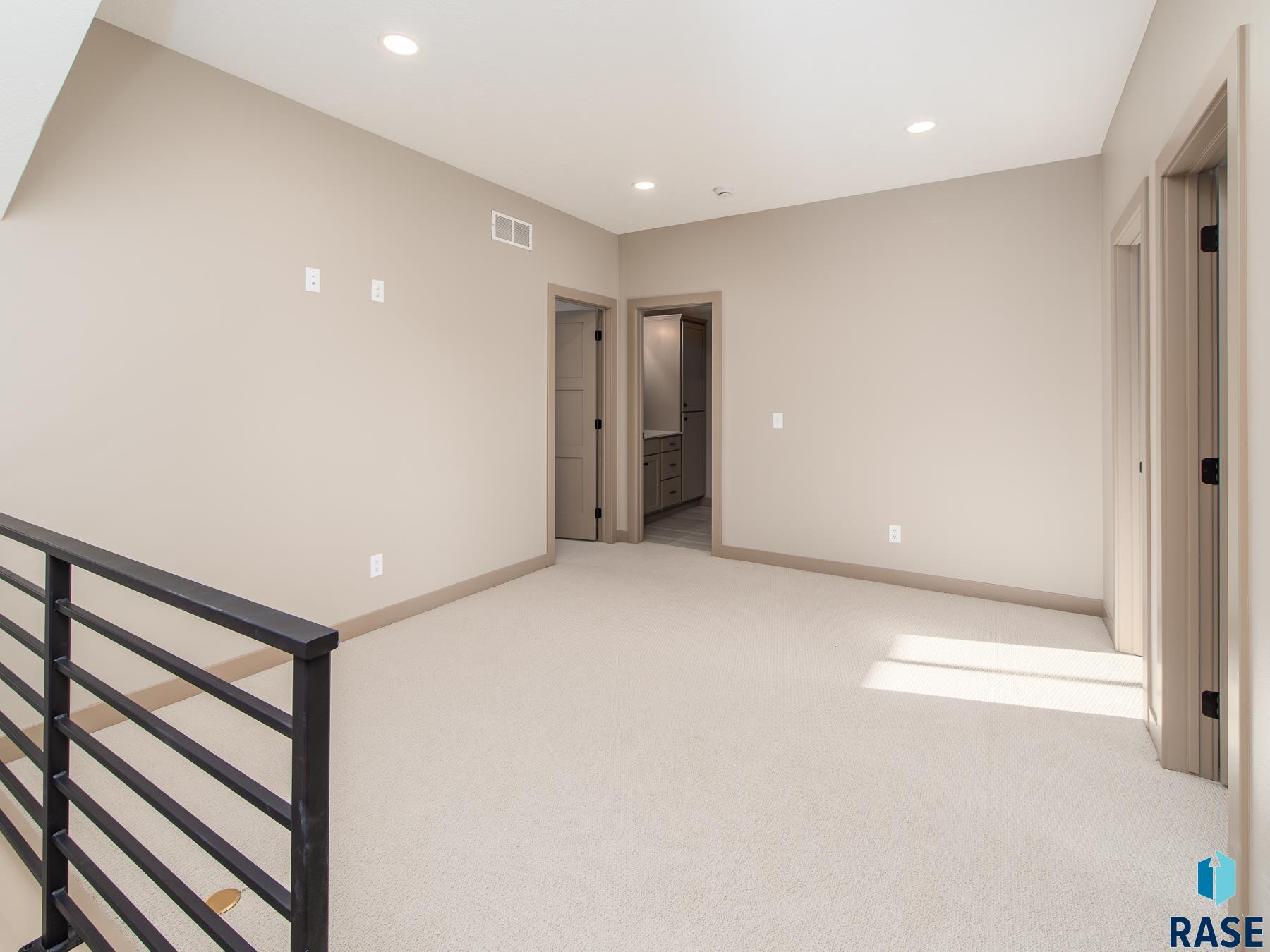 5546 W Colonial Ct