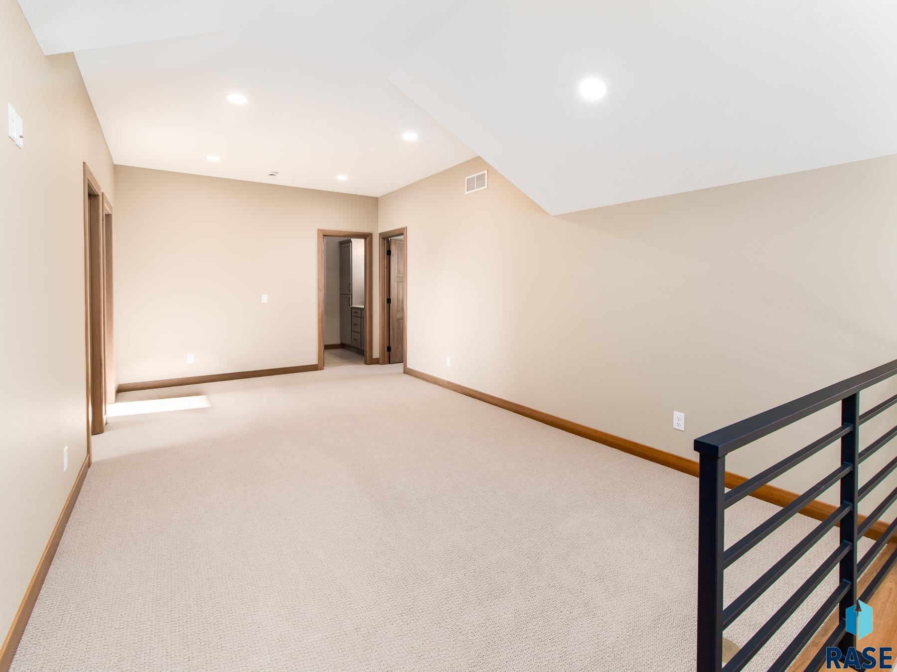 5548 W Colonial Ct