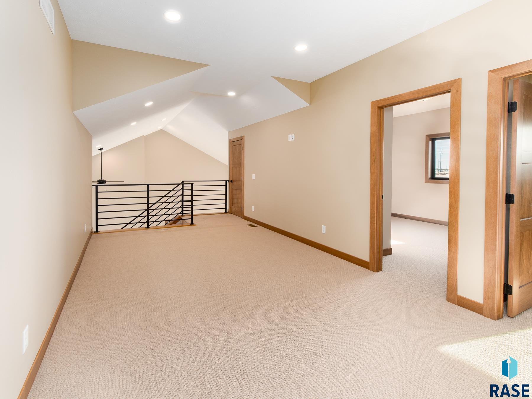 5548 W Colonial Ct