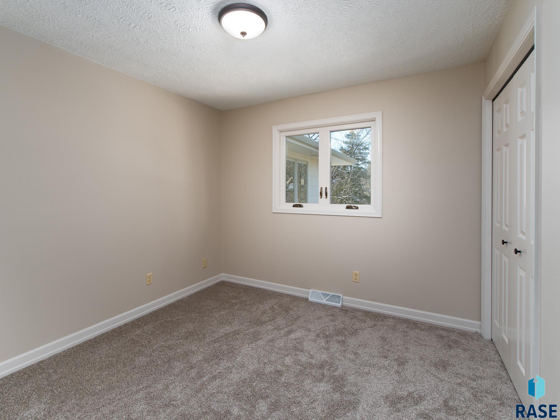 3809 S Slaten Park Dr