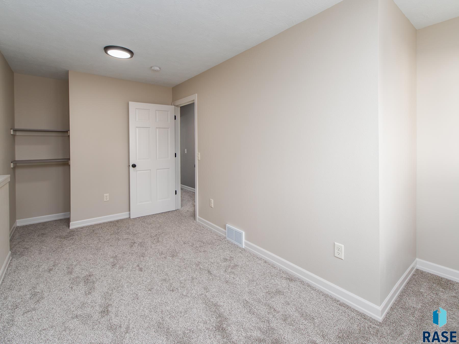3809 S Slaten Park Dr