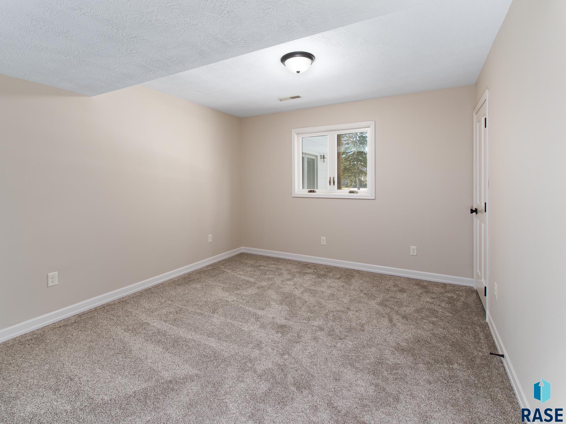 3809 S Slaten Park Dr