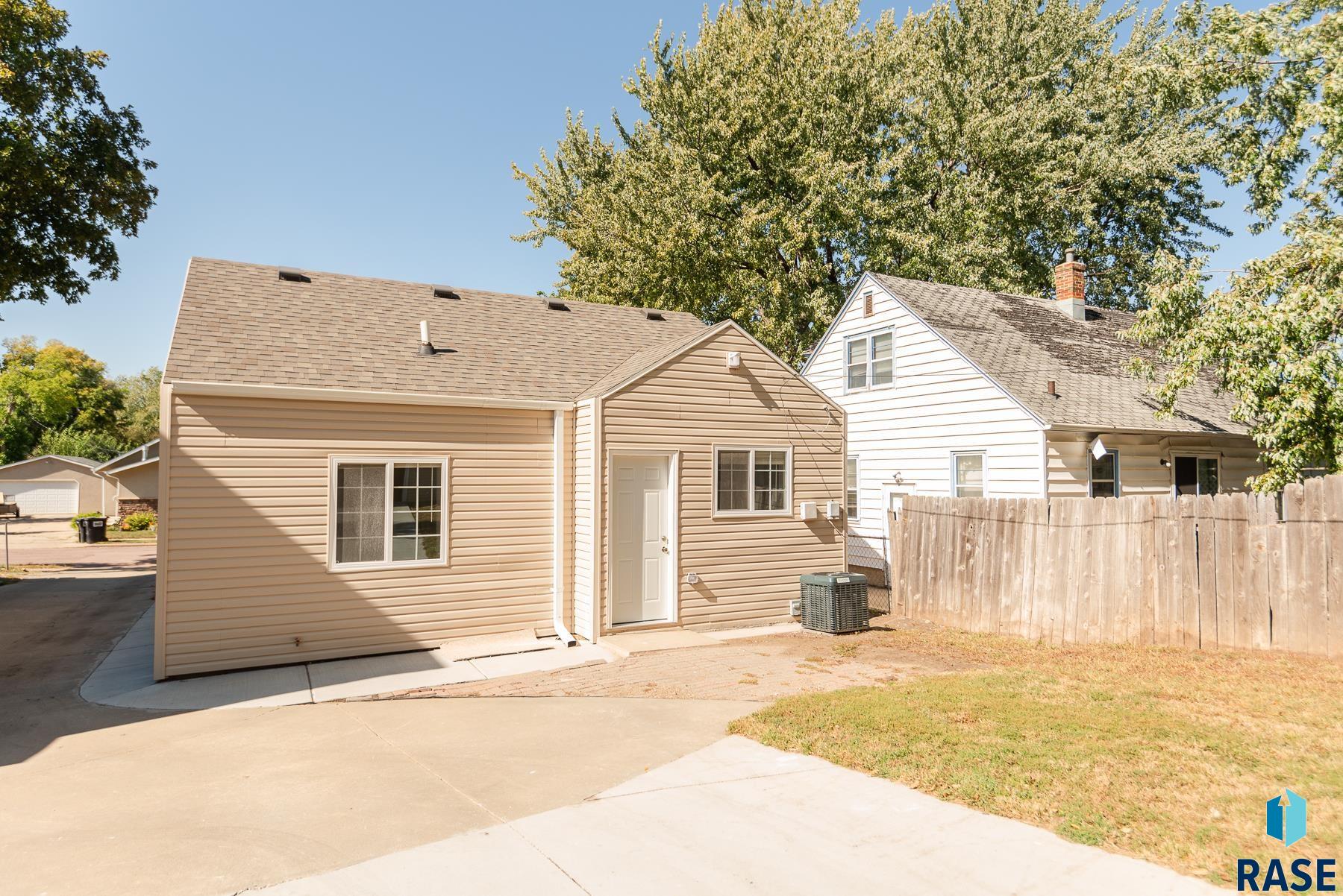 810 N Summit Ave