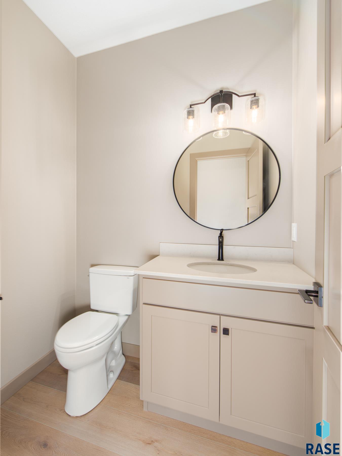 5546 W Colonial Ct