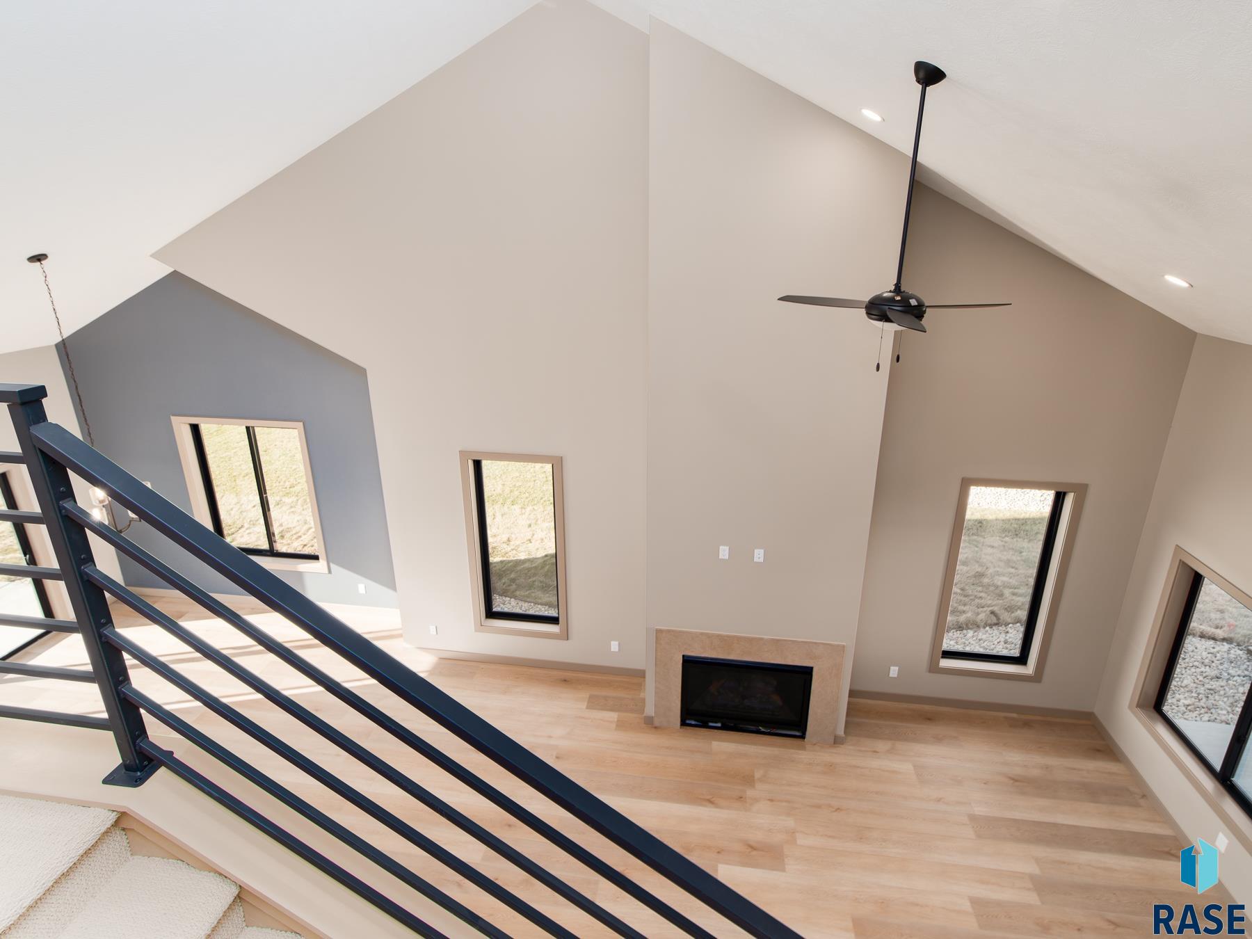 5546 W Colonial Ct