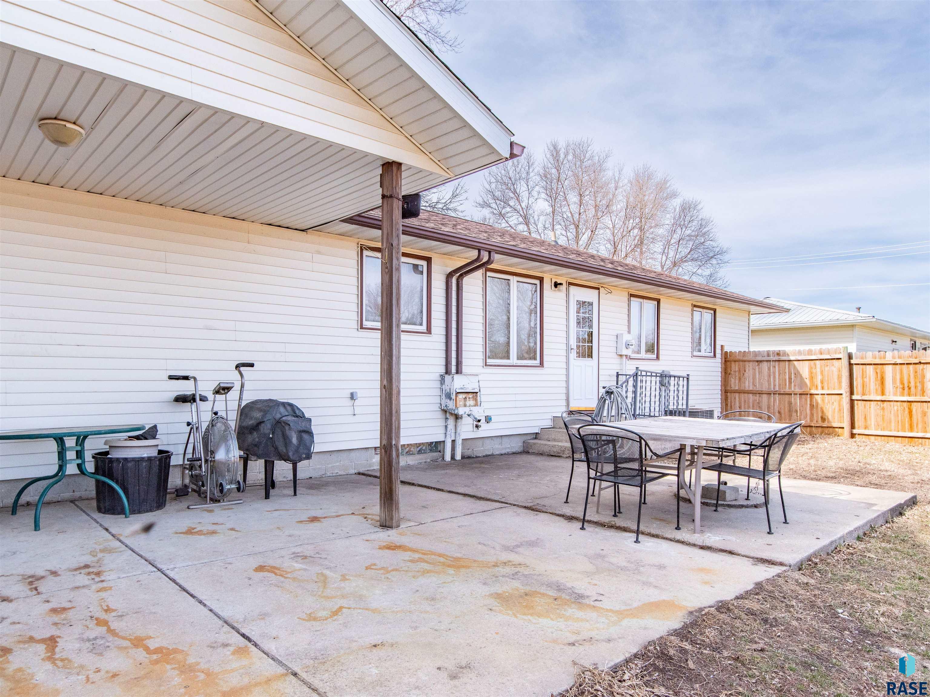 114 Steen St