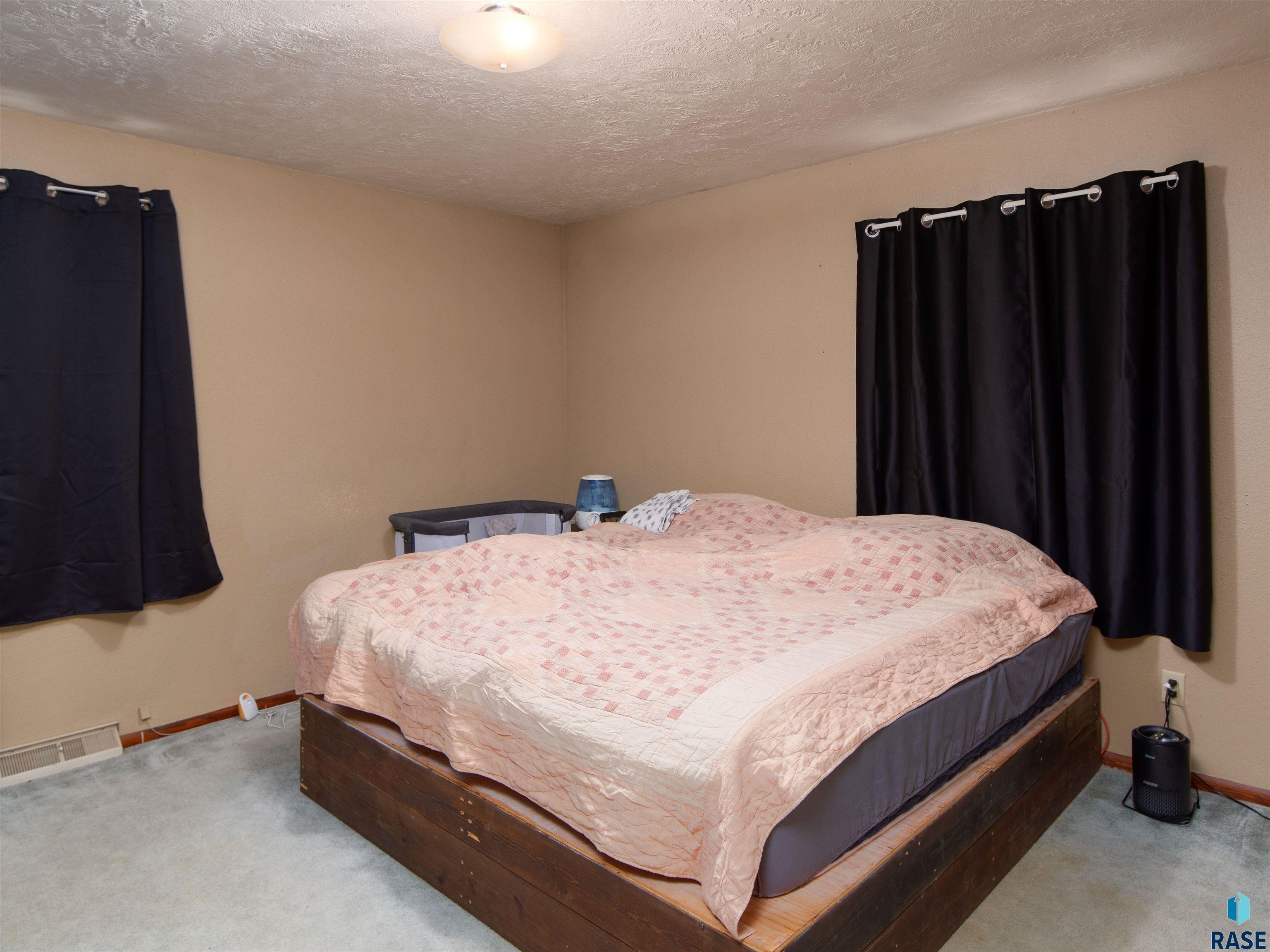 114 Steen St