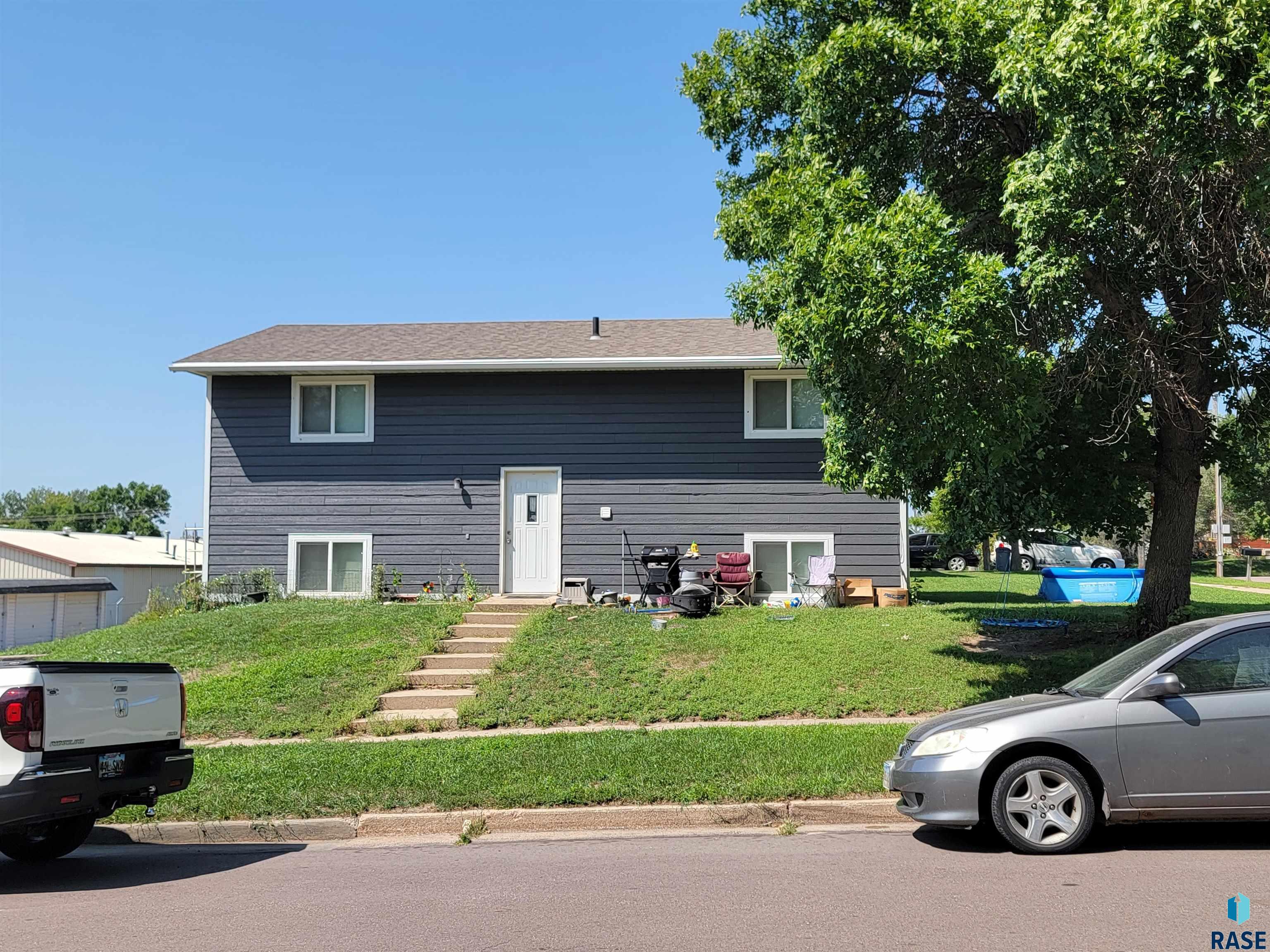 1409 N Blauvelt Ave