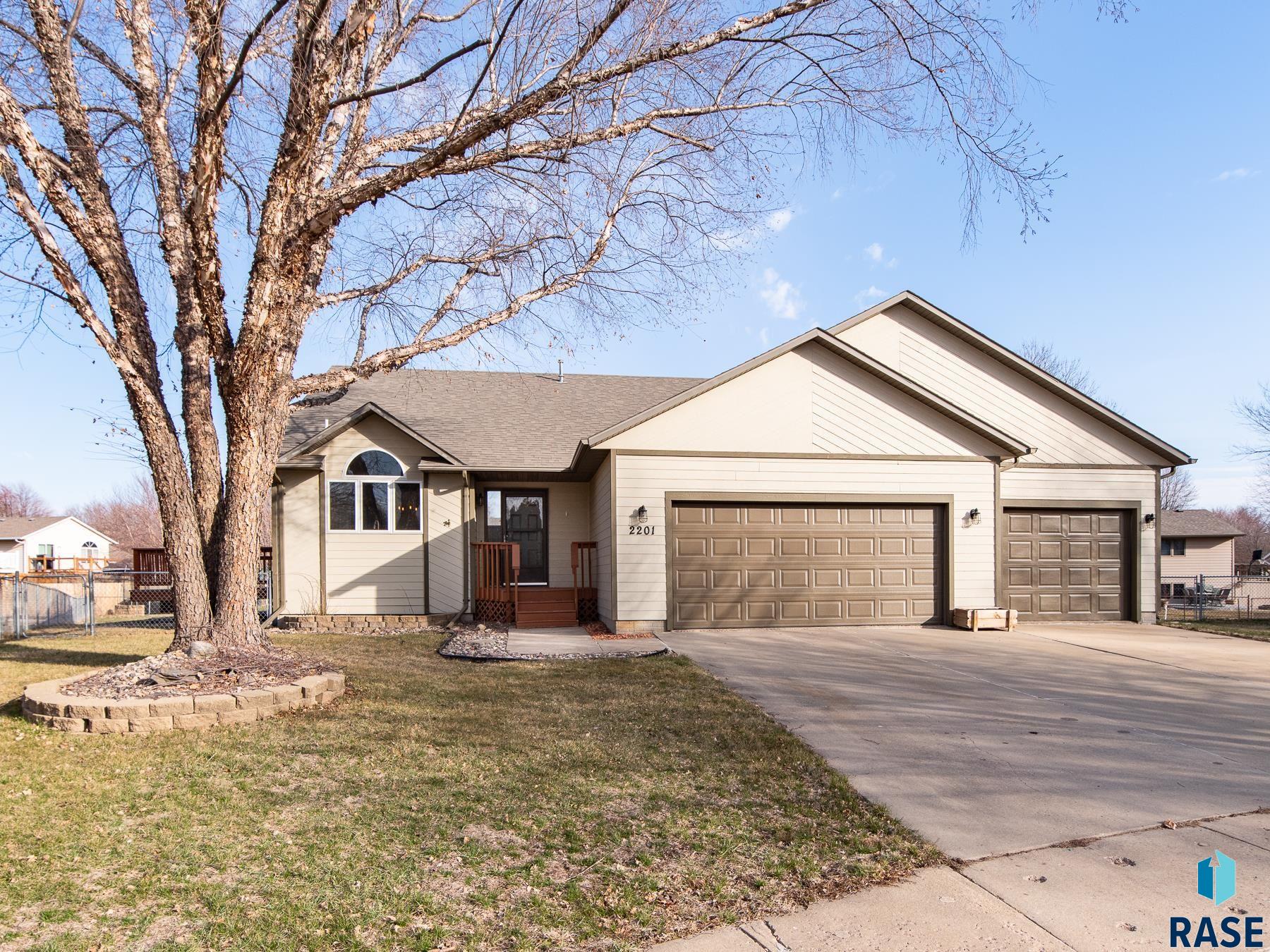 2201 S Arbor Cir