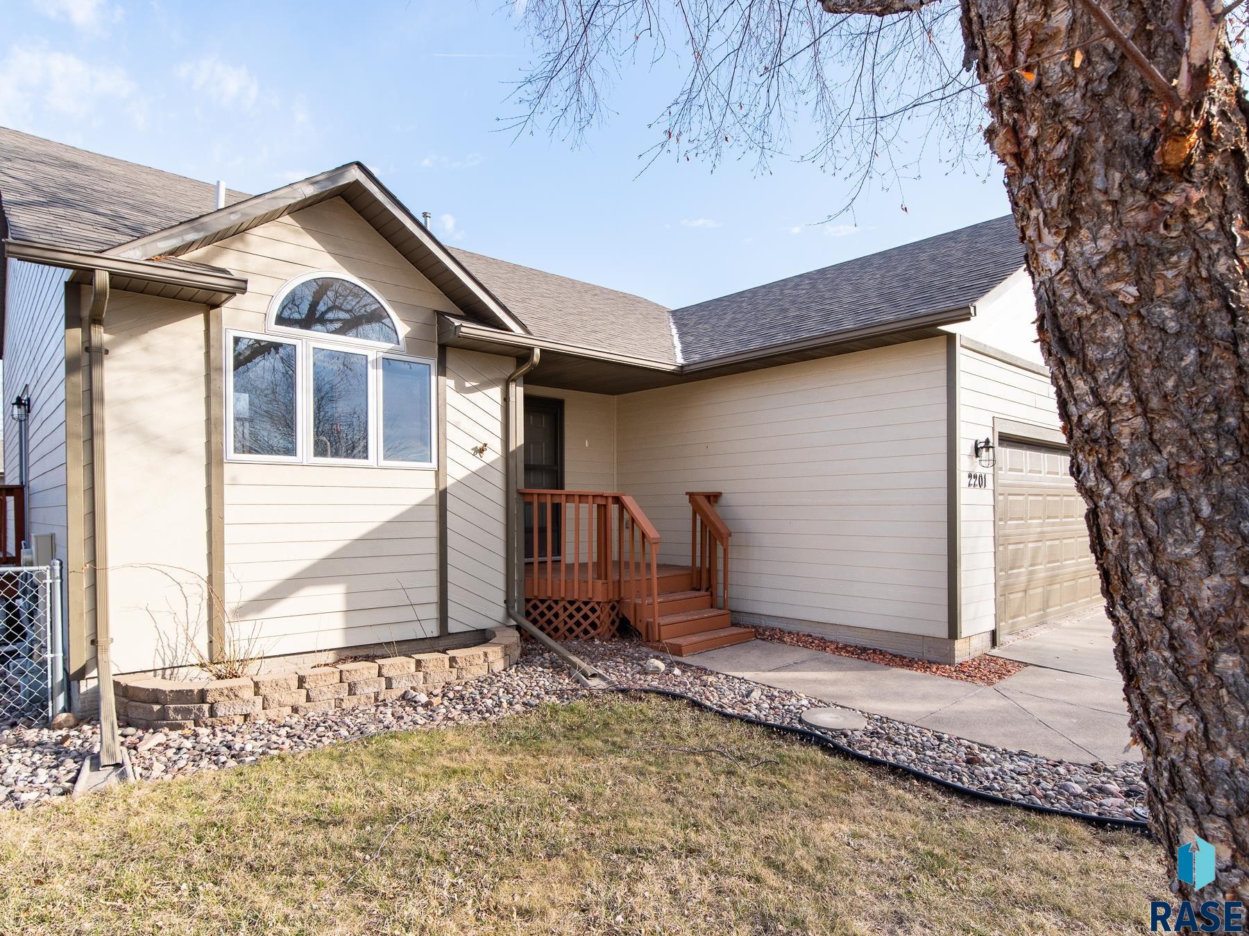 2201 S Arbor Cir