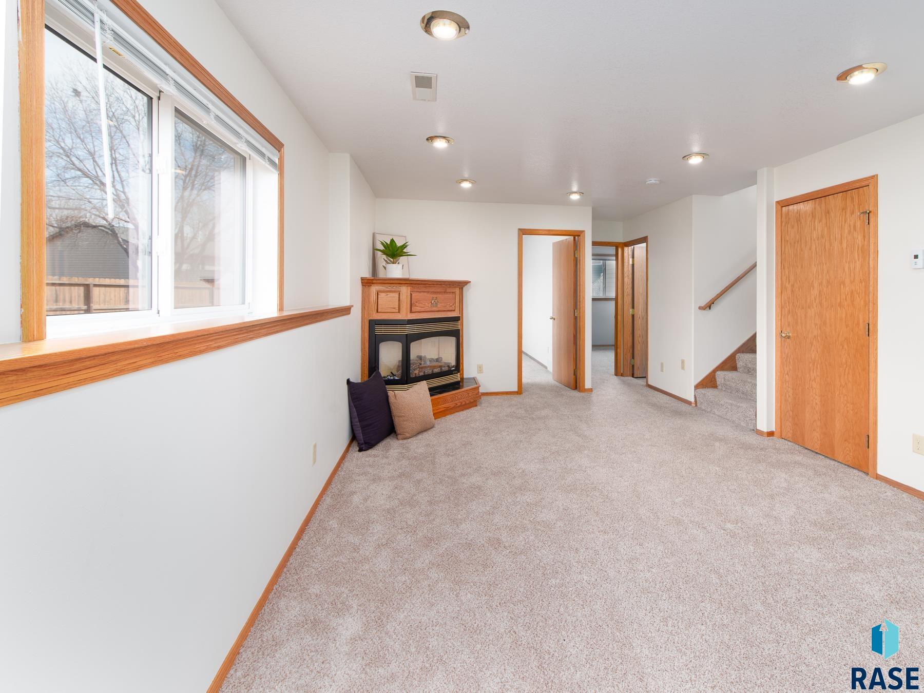 2201 S Arbor Cir