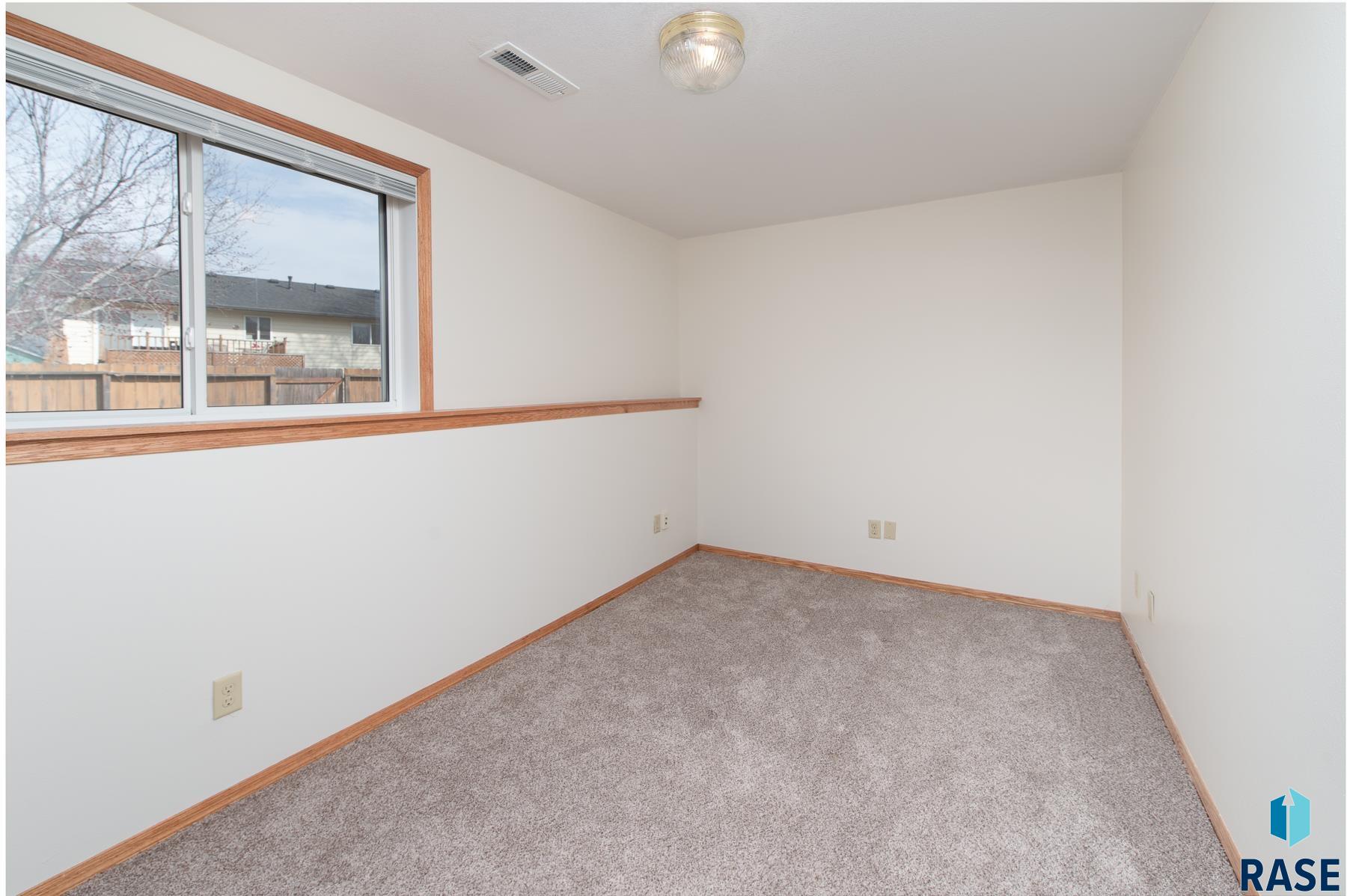 2201 S Arbor Cir