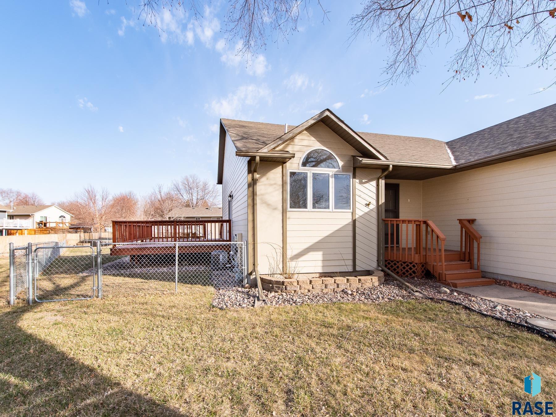 2201 S Arbor Cir