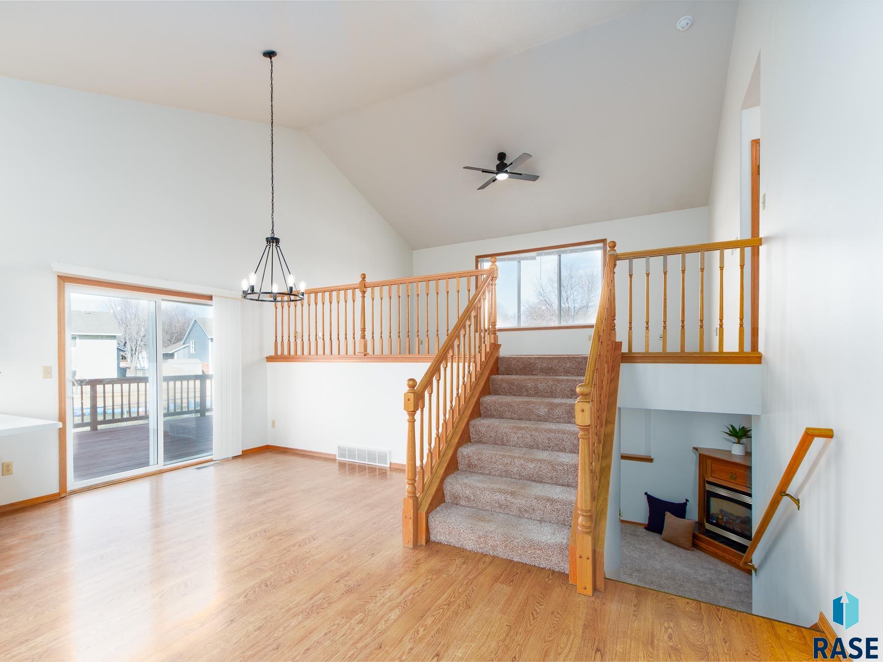 2201 S Arbor Cir