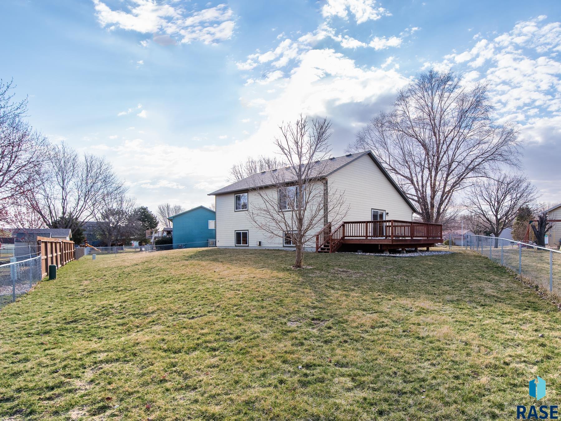2201 S Arbor Cir
