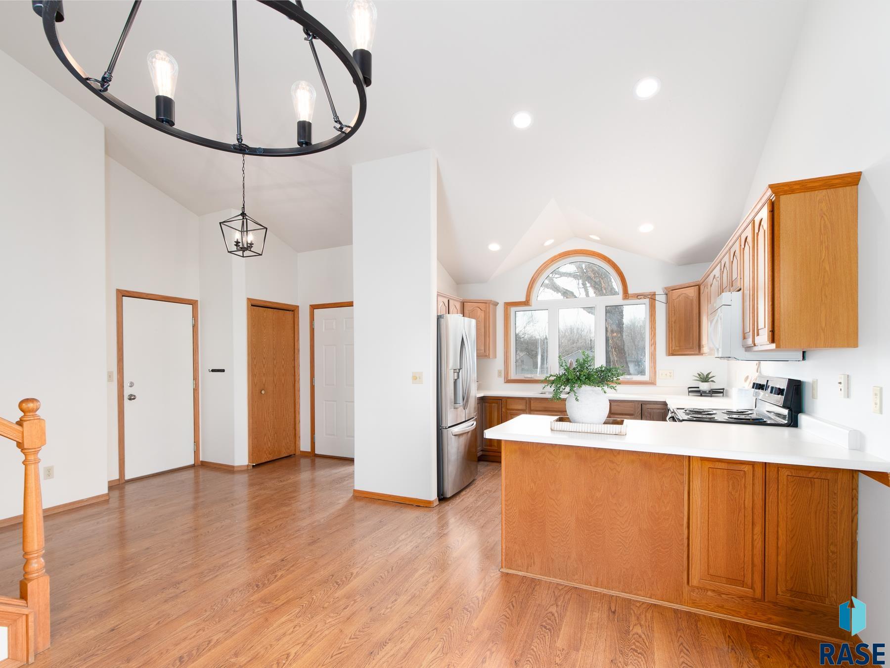 2201 S Arbor Cir