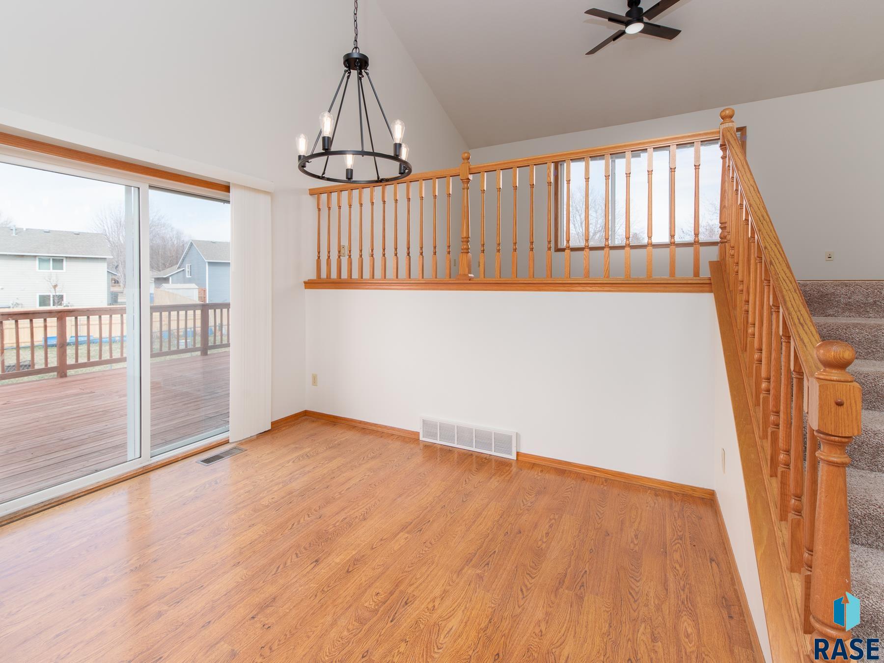 2201 S Arbor Cir