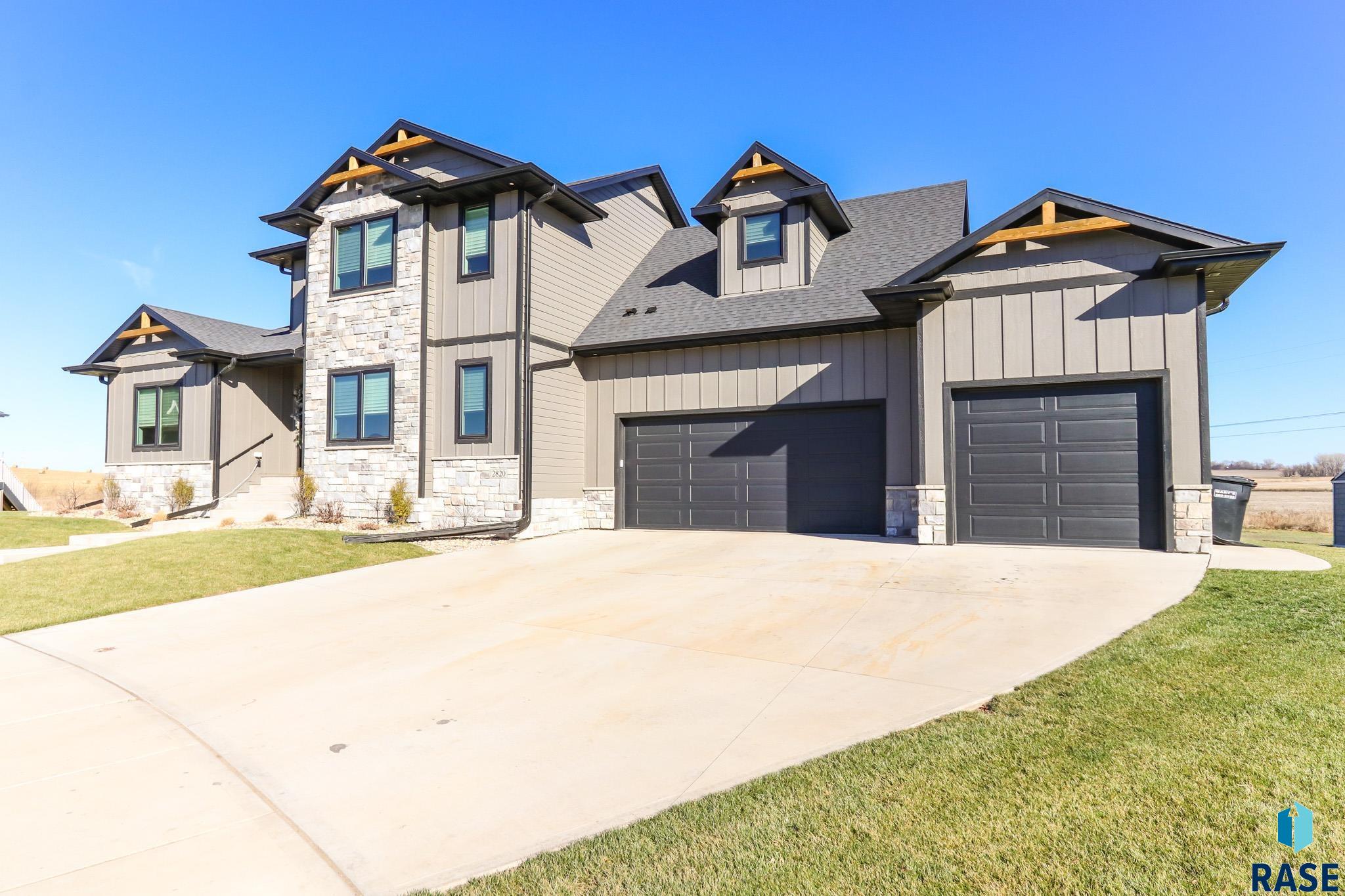 2820 E Augusta Cir
