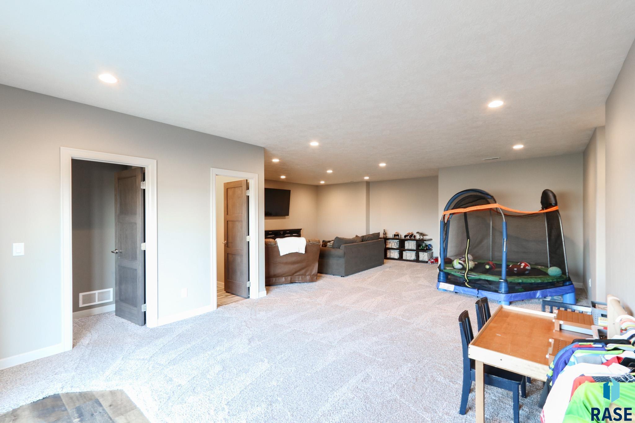 2820 E Augusta Cir