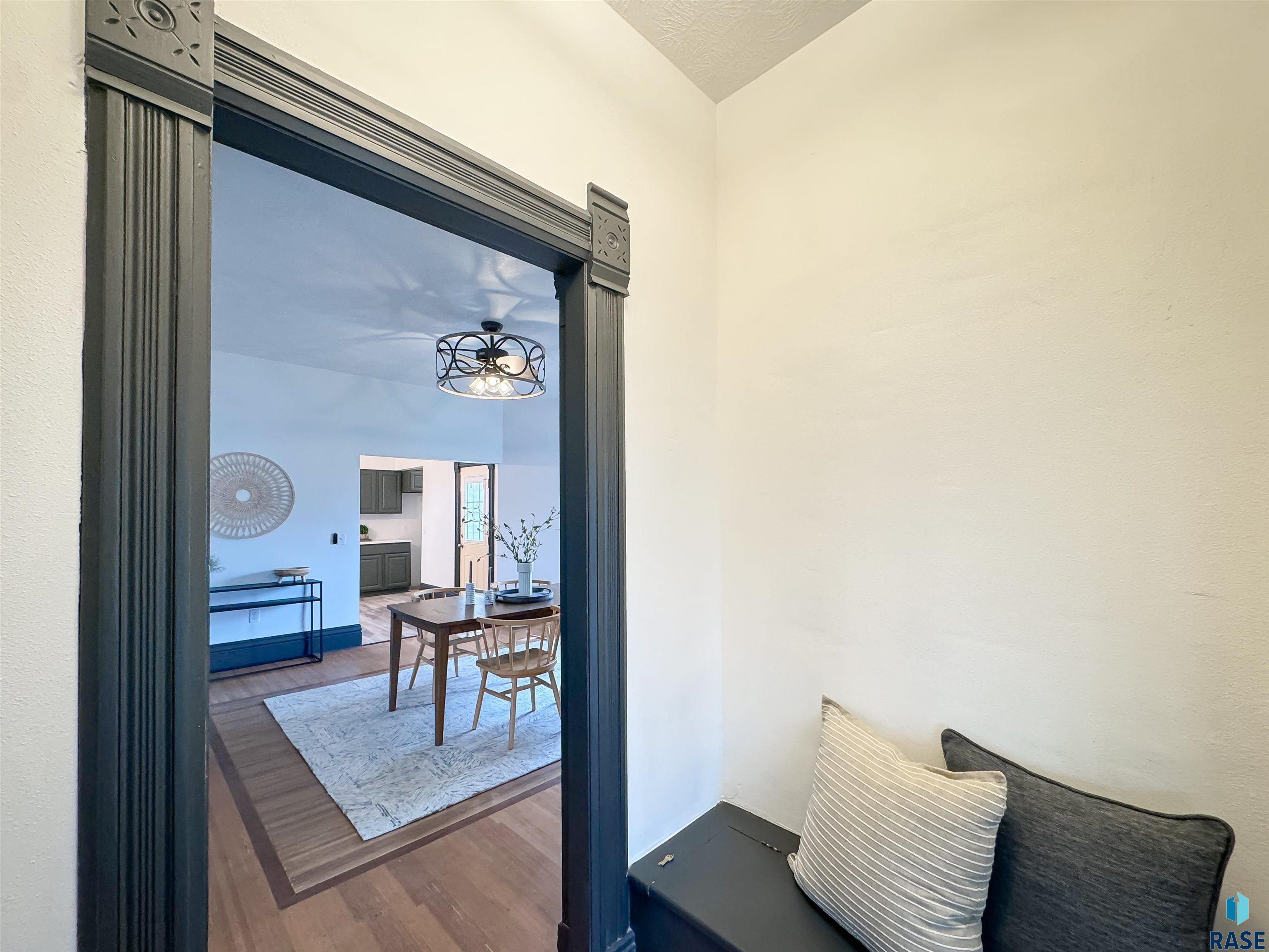 261 W 3rd St