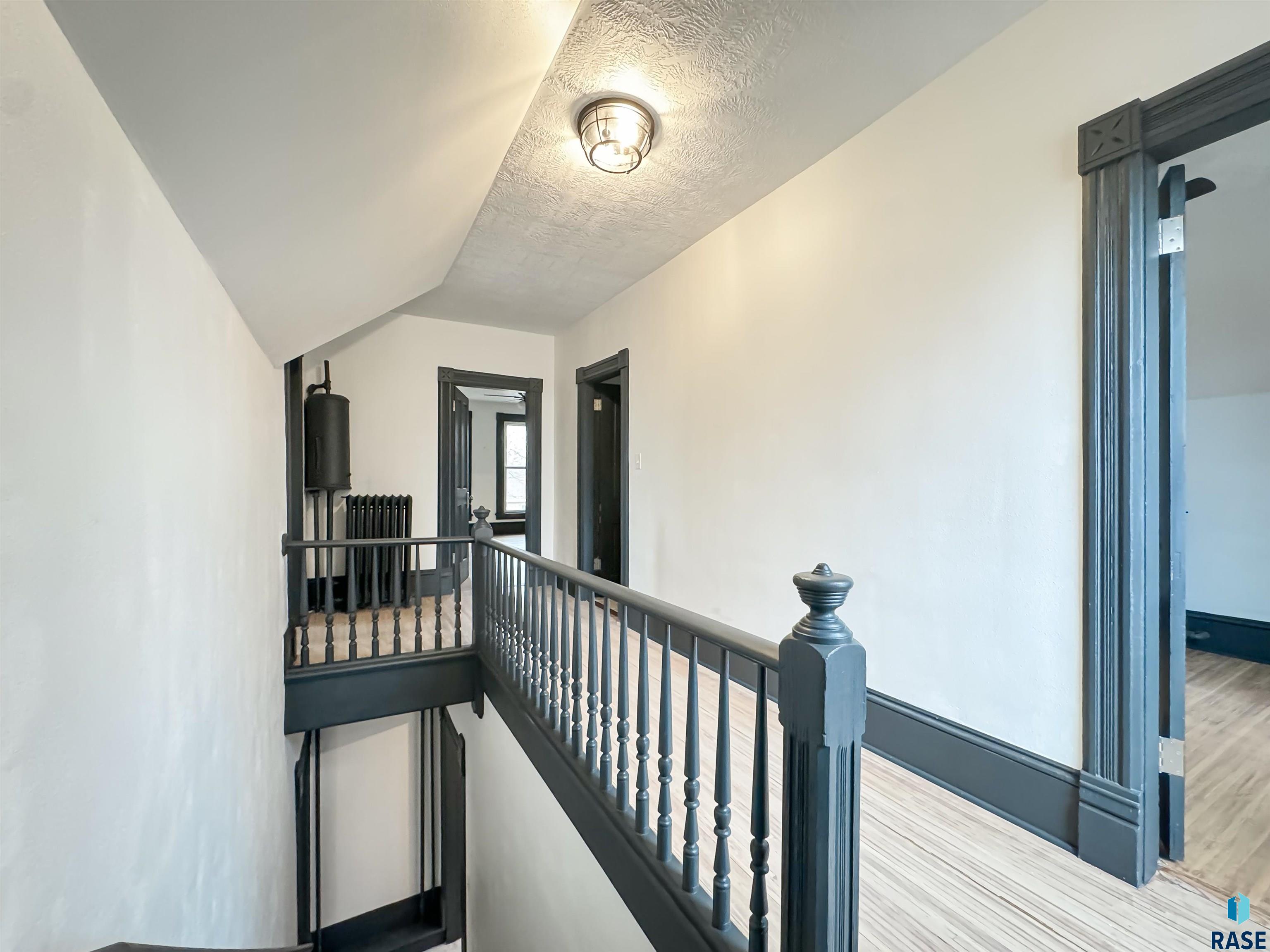 261 W 3rd St