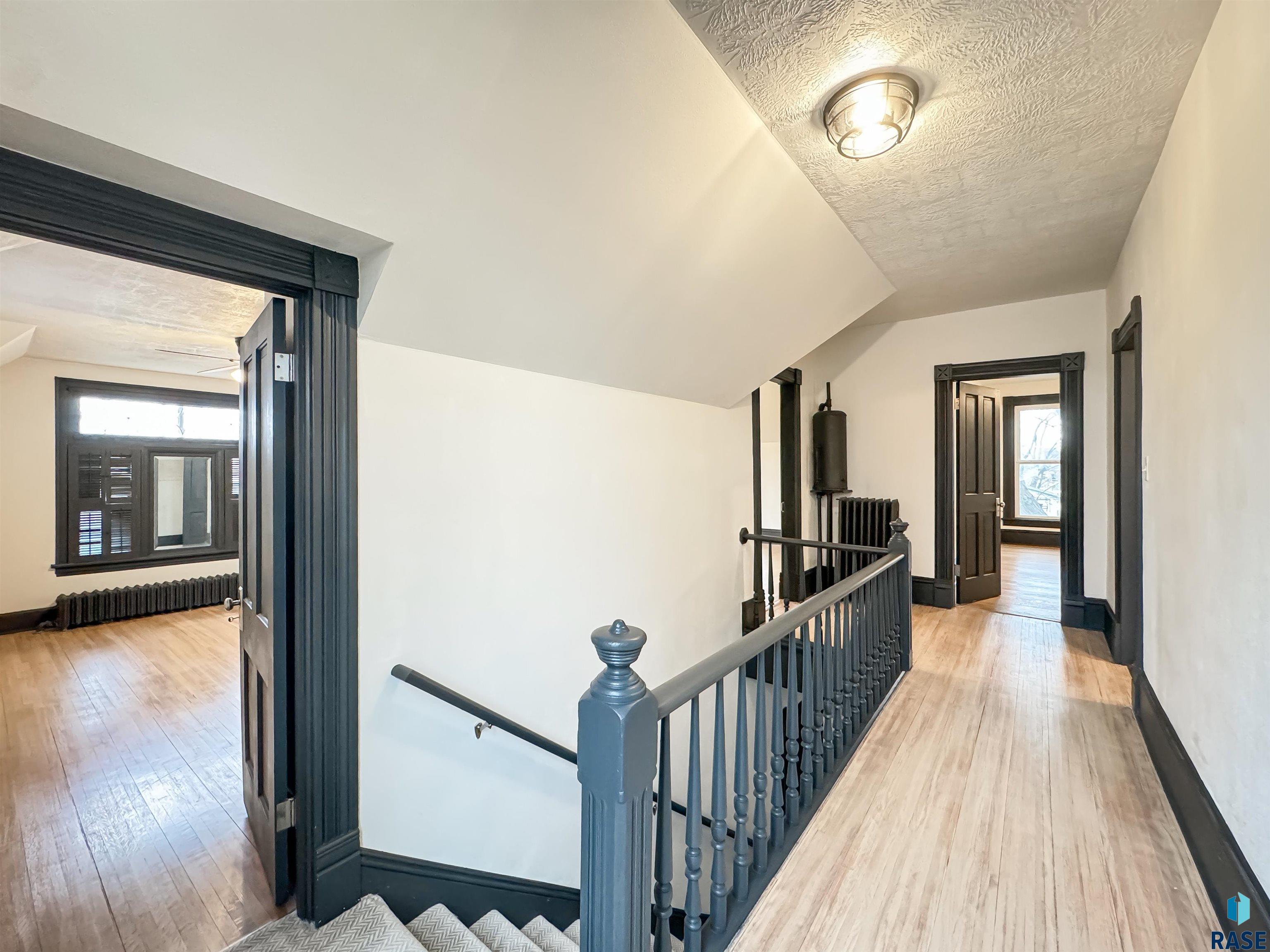 261 W 3rd St