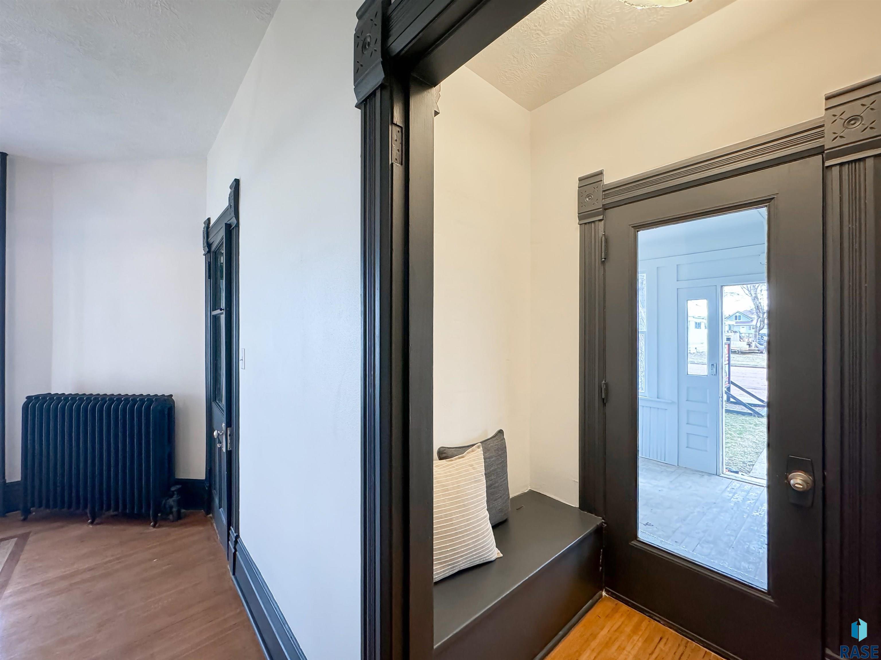 261 W 3rd St