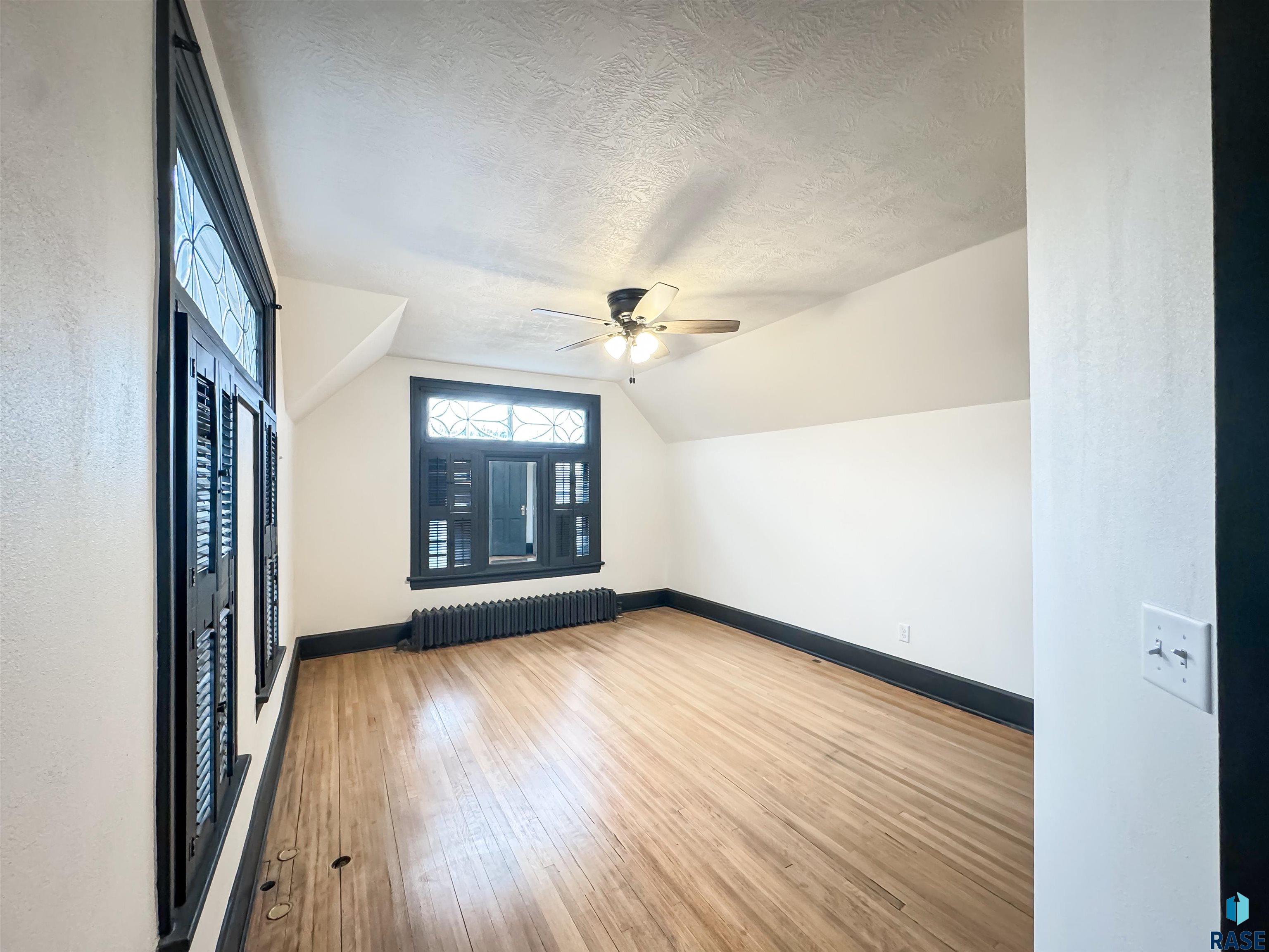 261 W 3rd St