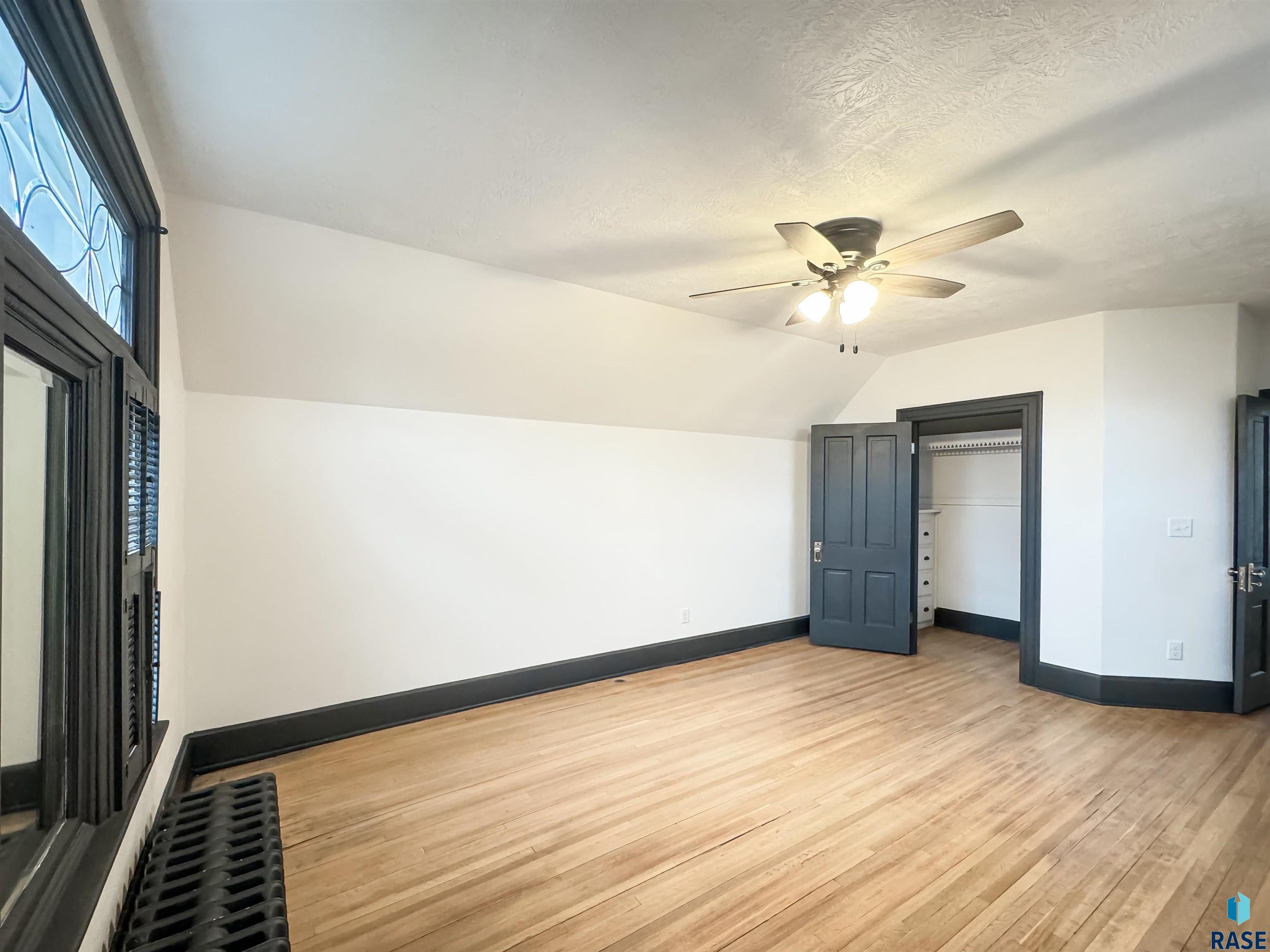 261 W 3rd St