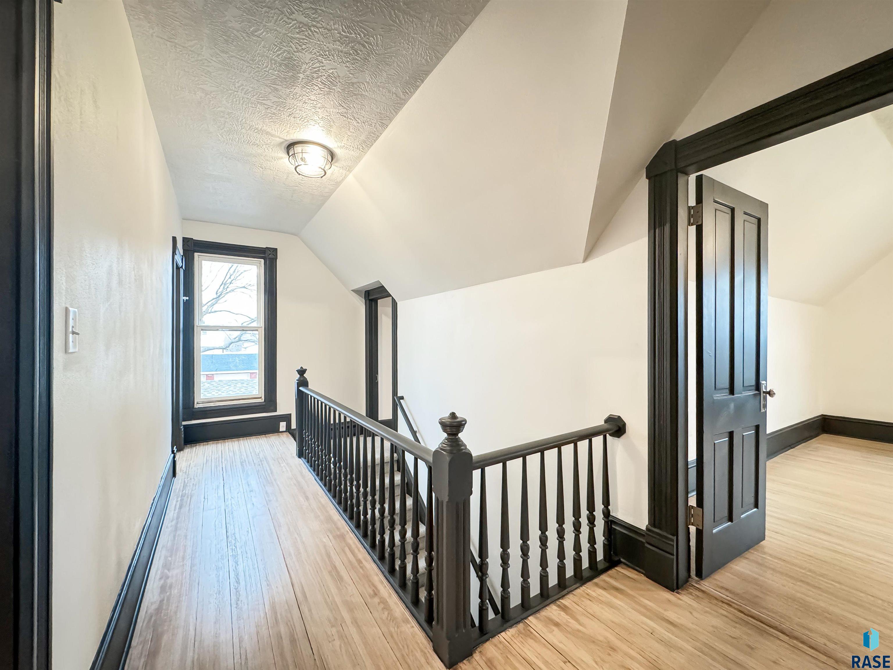 261 W 3rd St