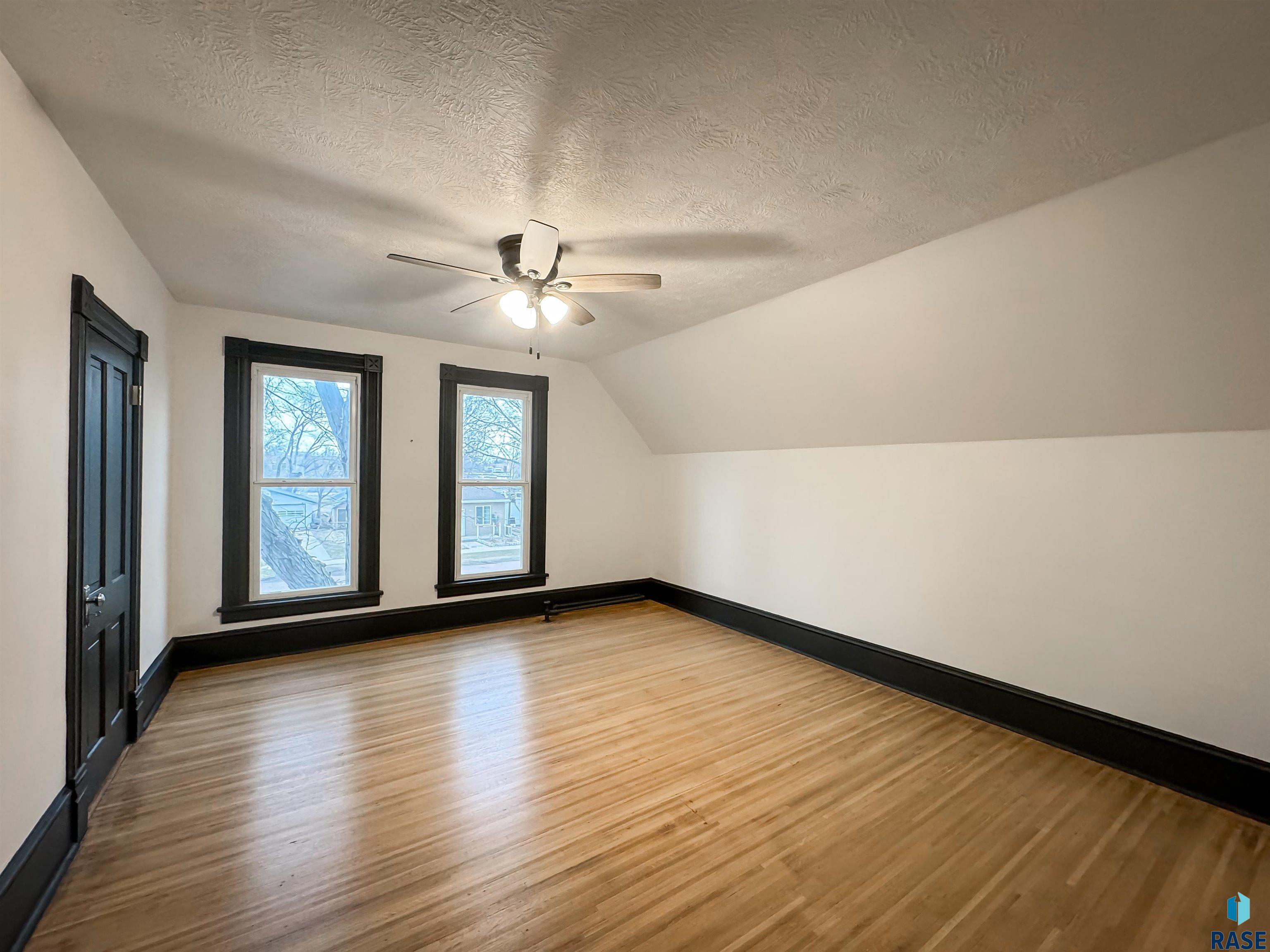 261 W 3rd St