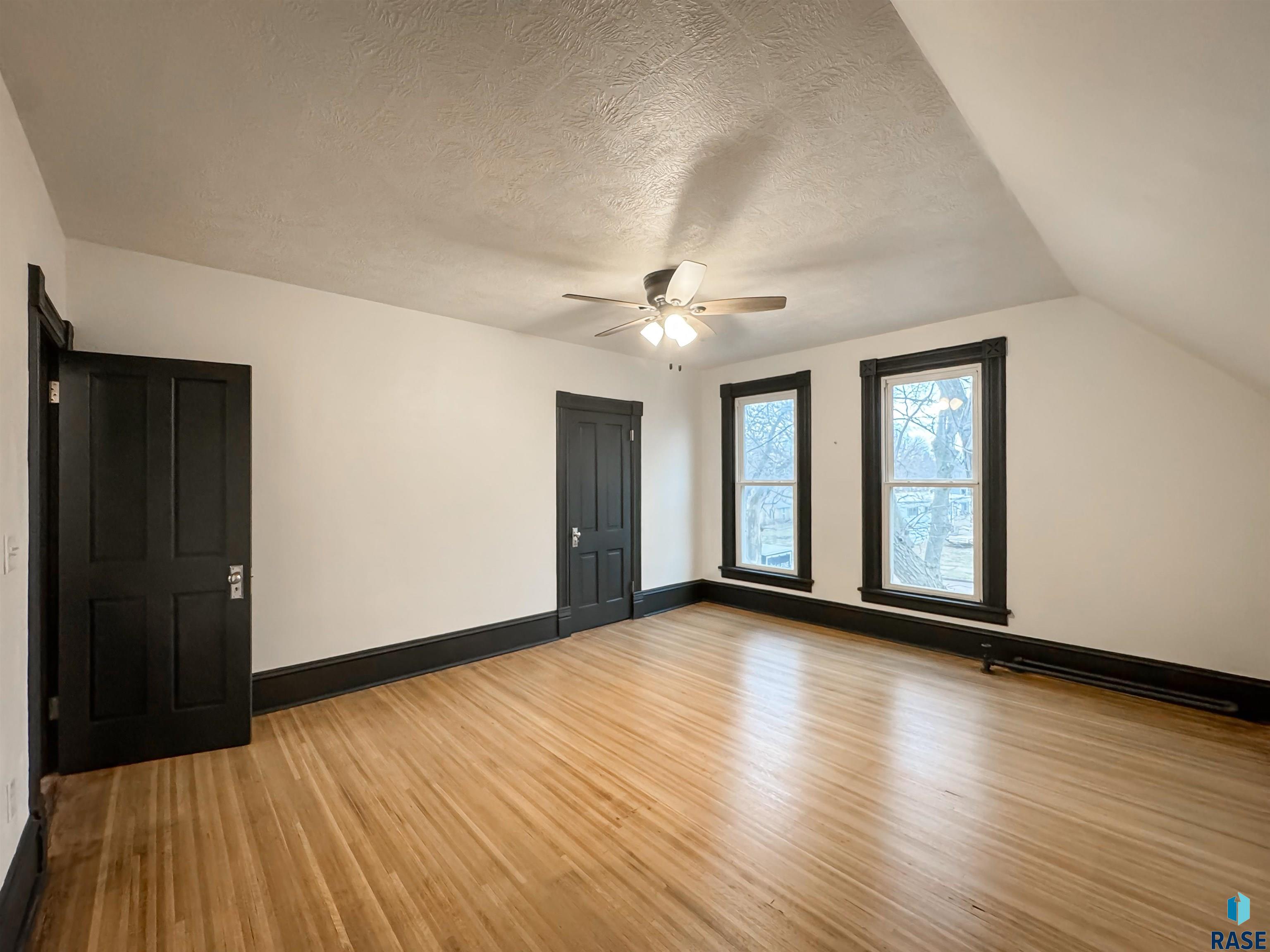 261 W 3rd St