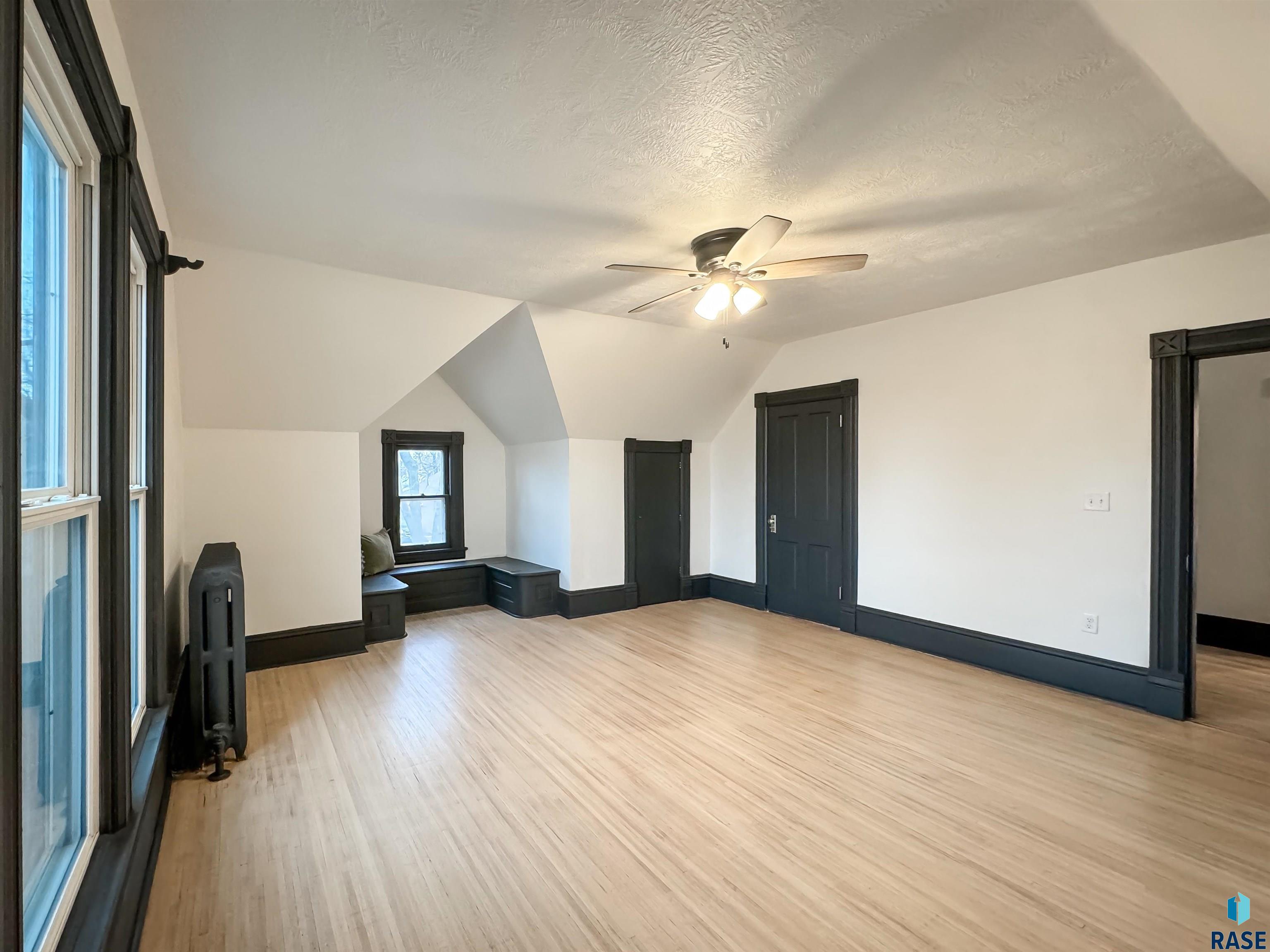 261 W 3rd St