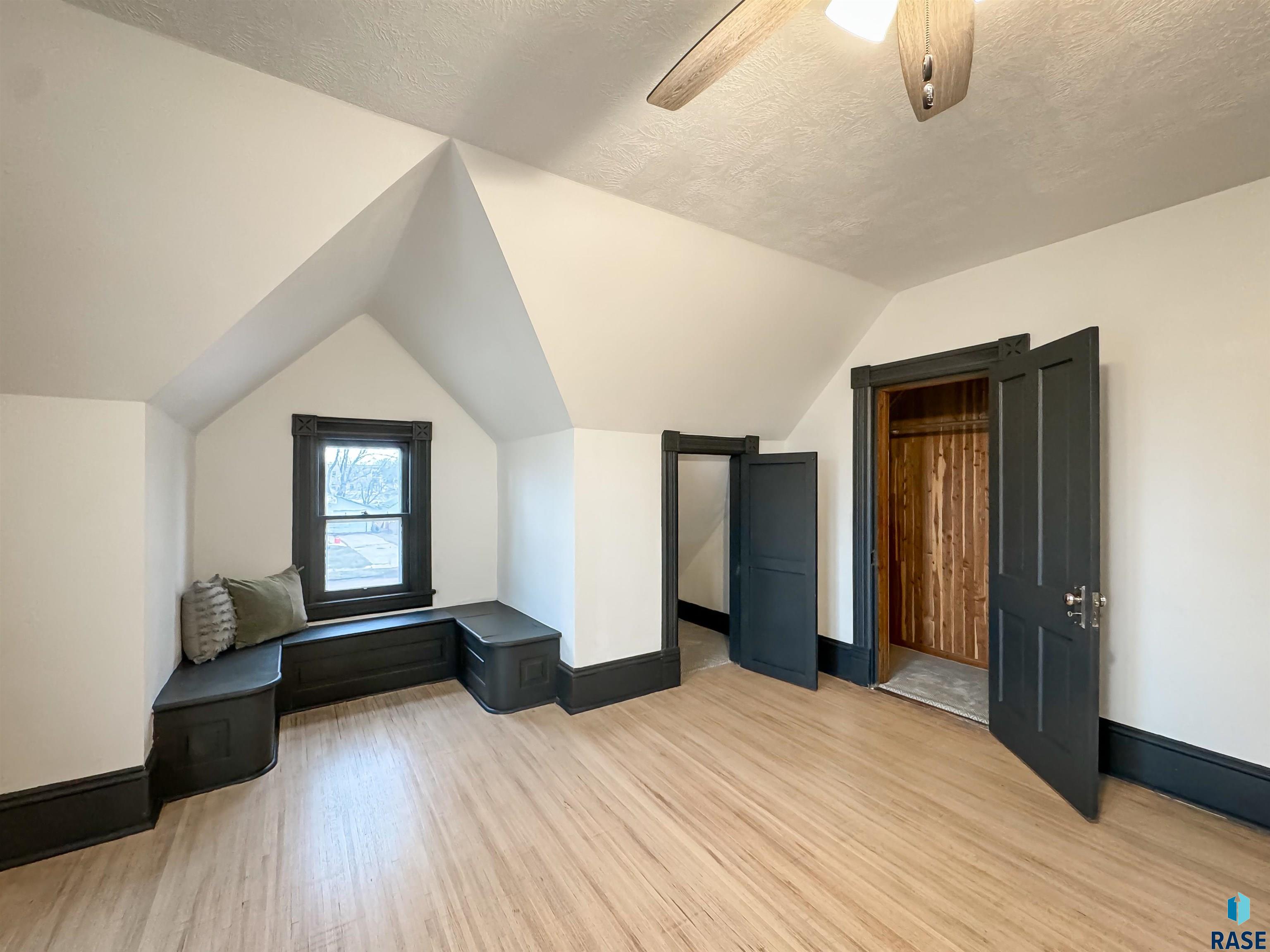 261 W 3rd St
