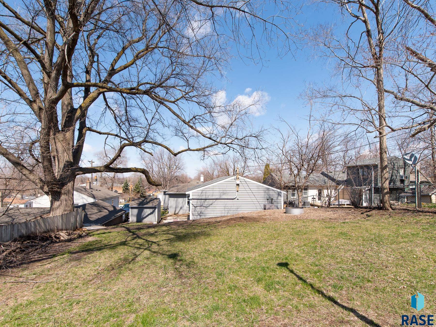 2205 W 15th St