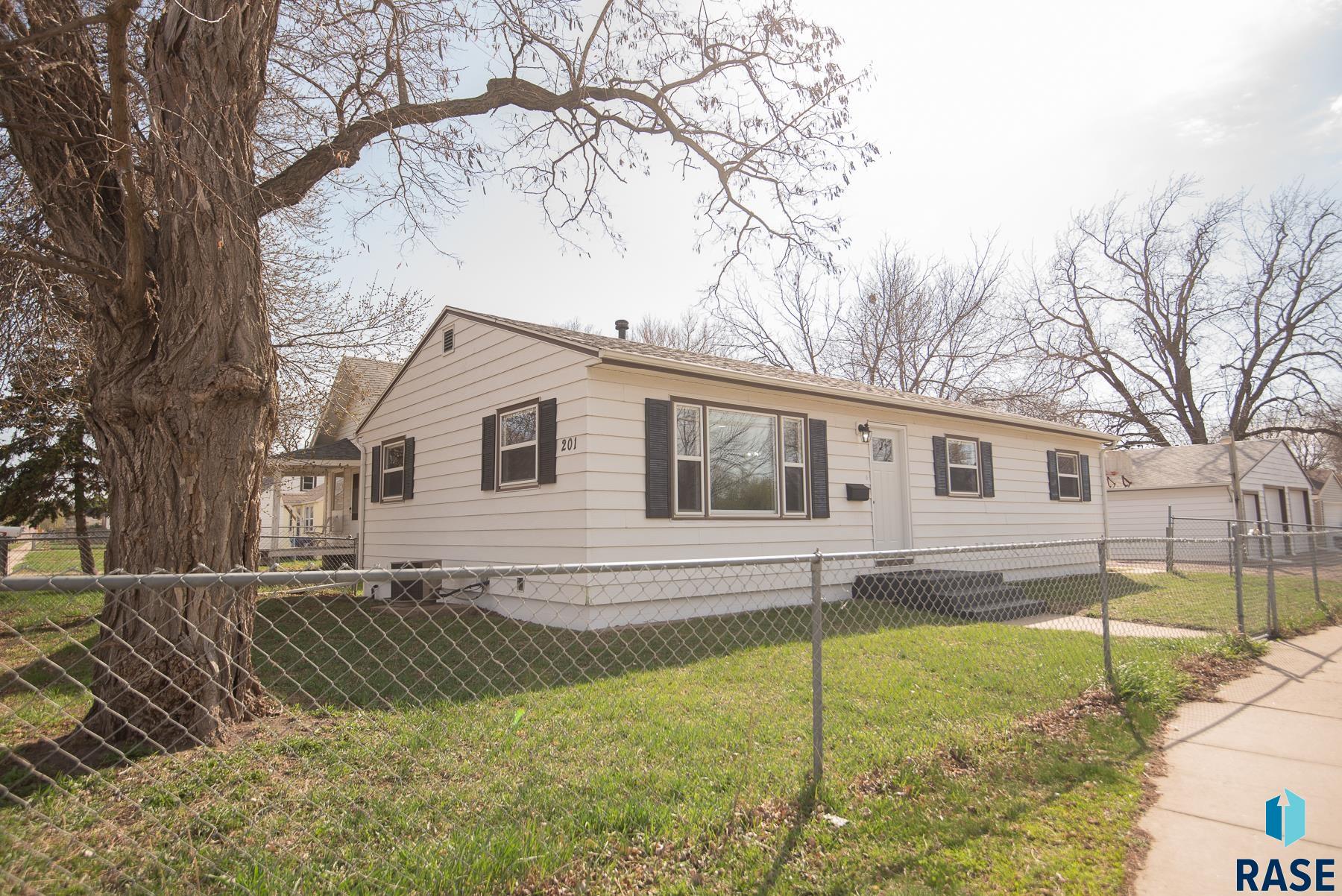 201 S Elmwood Ave