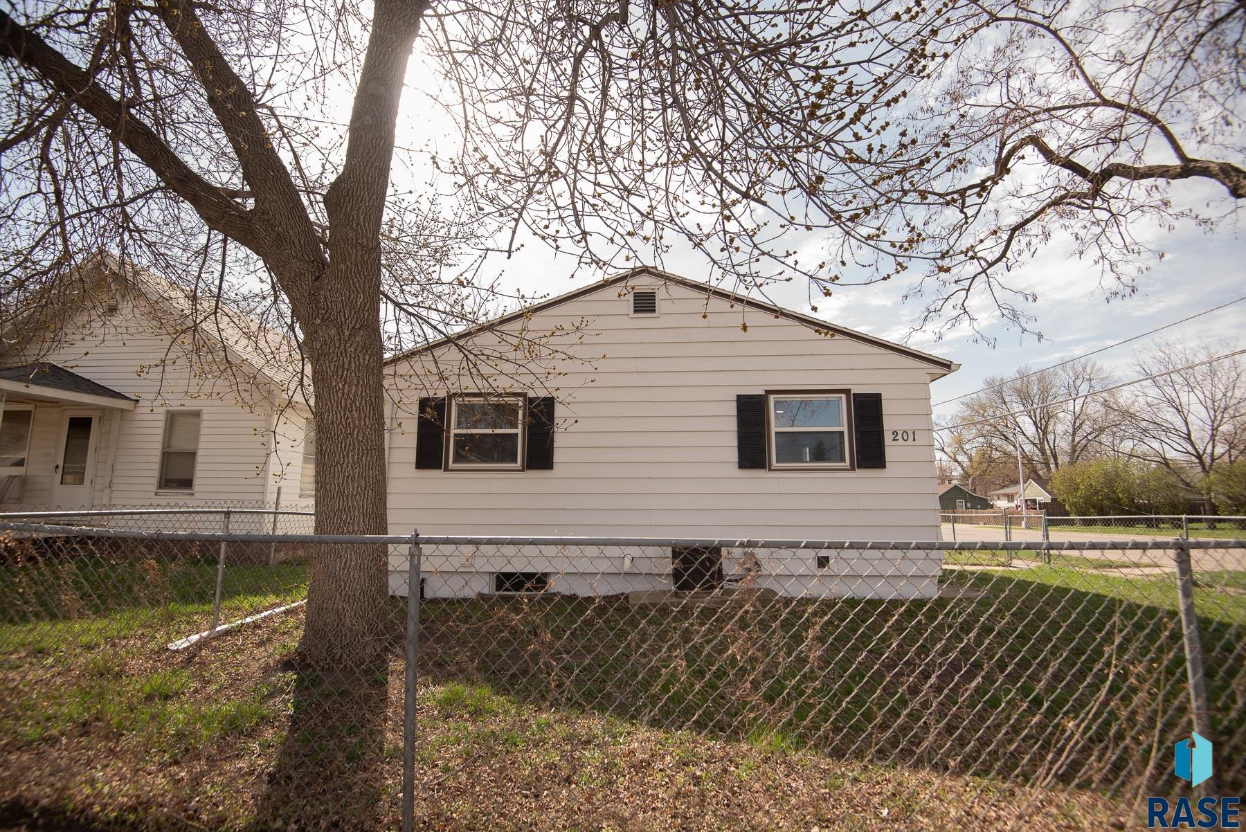 201 S Elmwood Ave