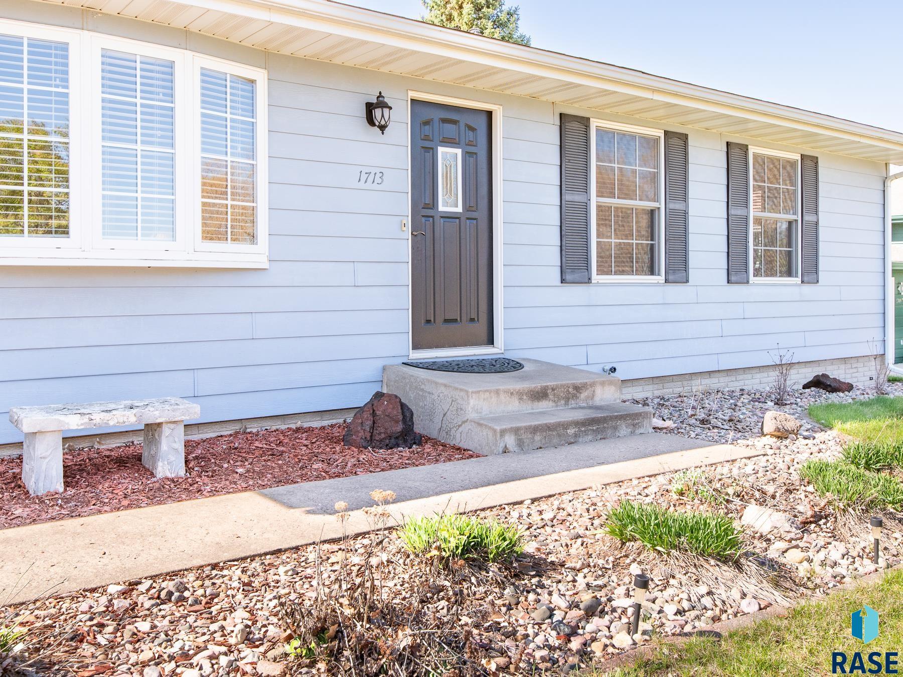 1713 E Ponderosa Dr