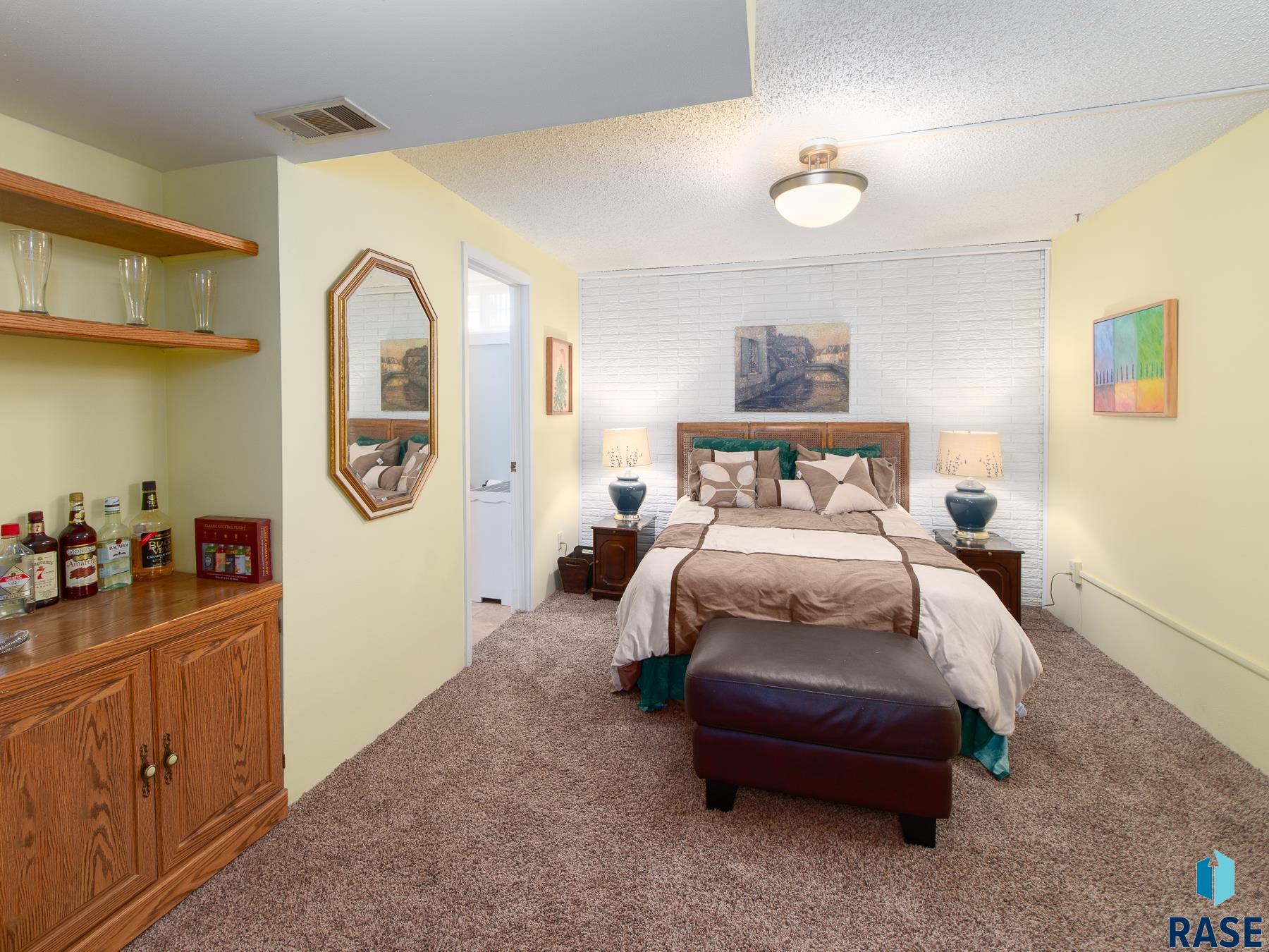 1713 E Ponderosa Dr