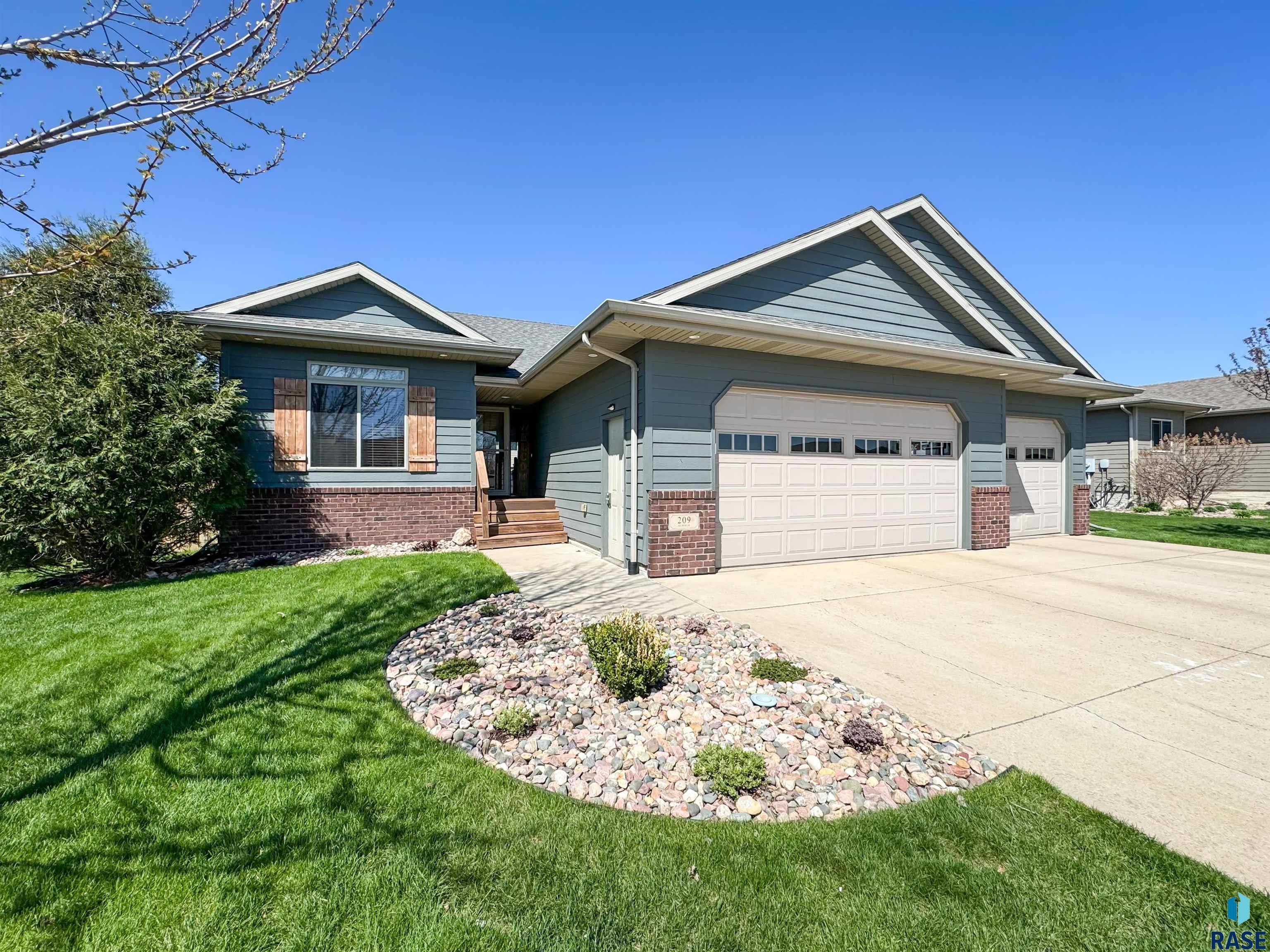 209 S Summer Ave