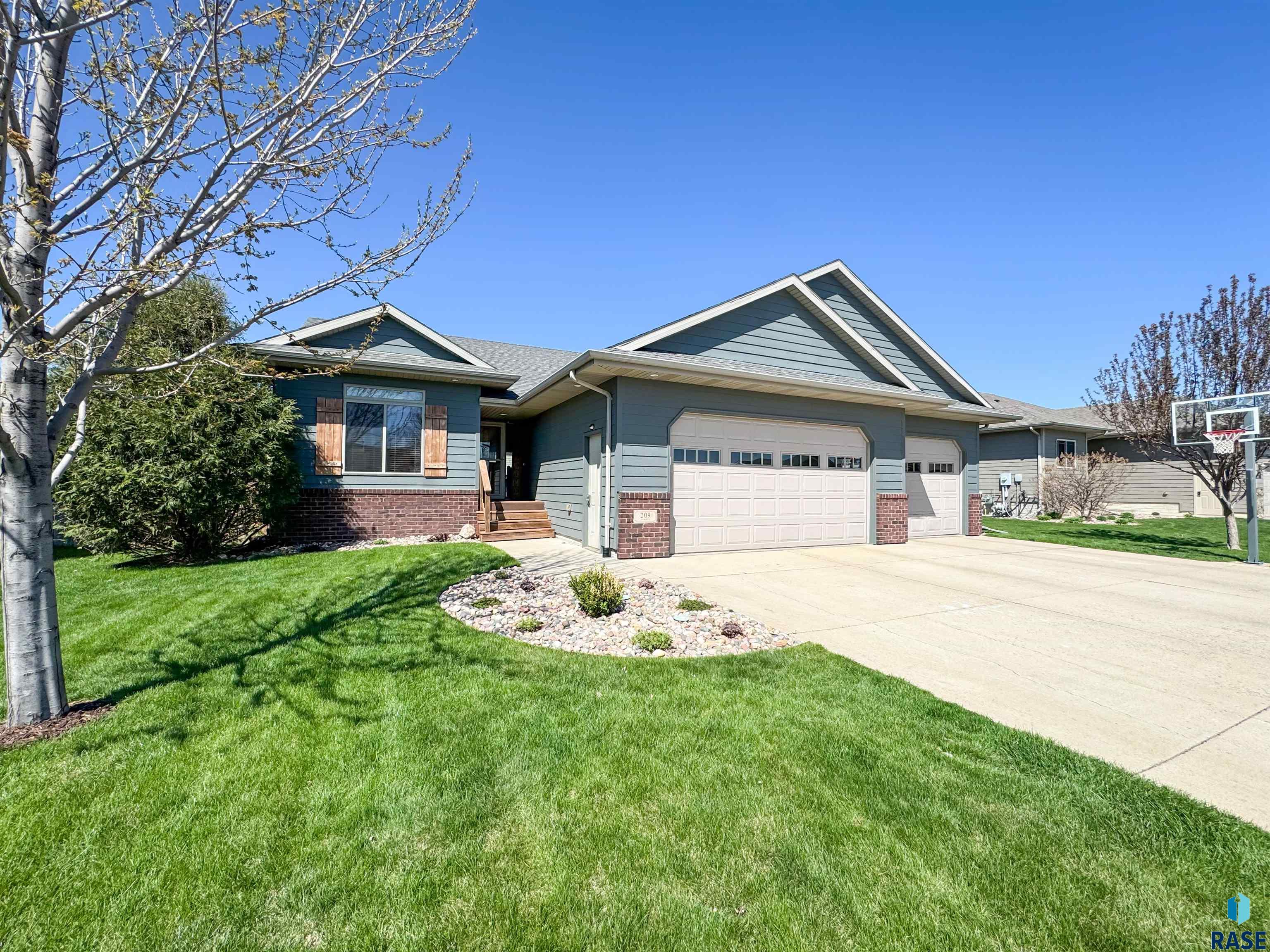 209 S Summer Ave