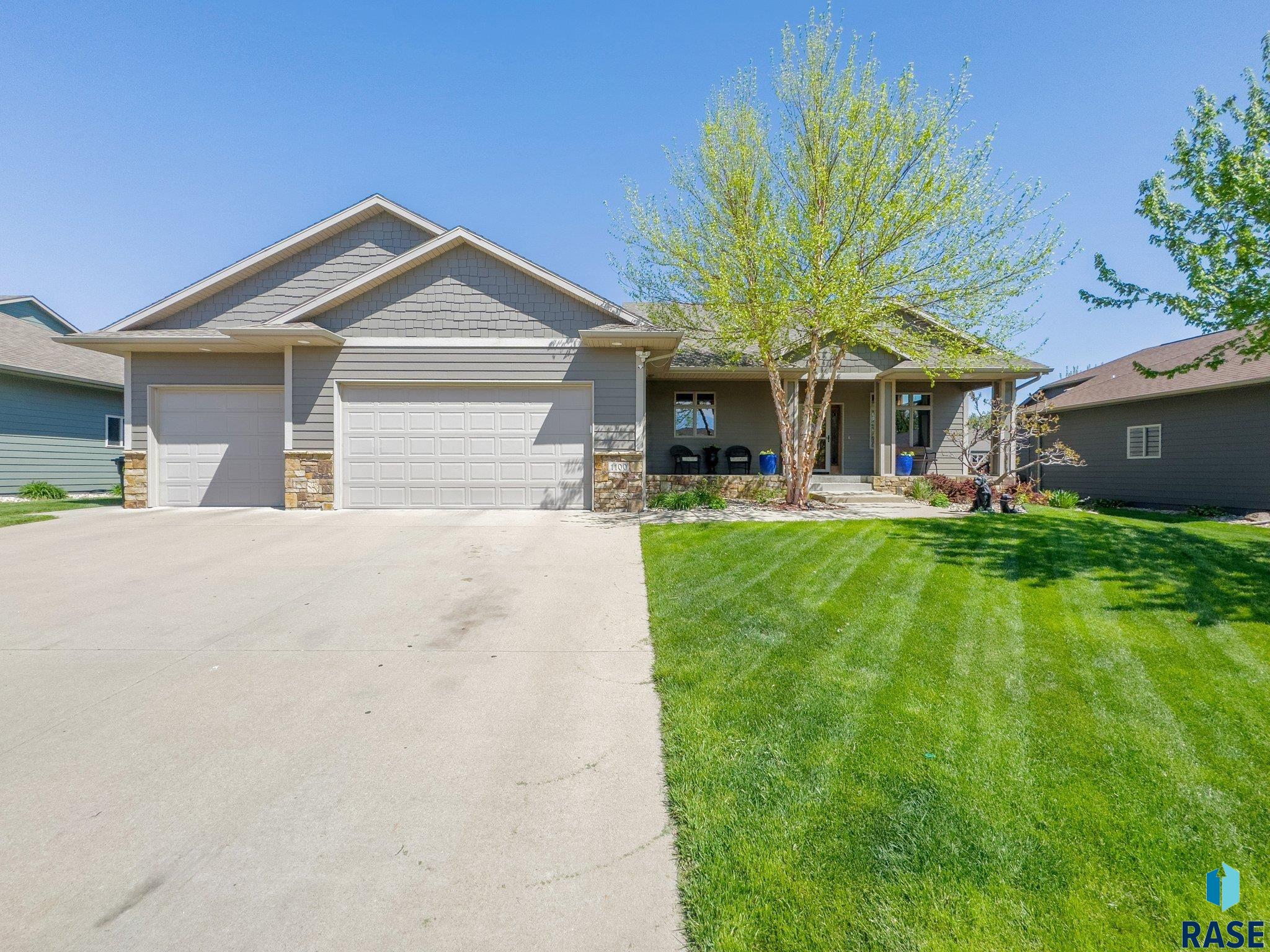 1100 W Golden Eagle St