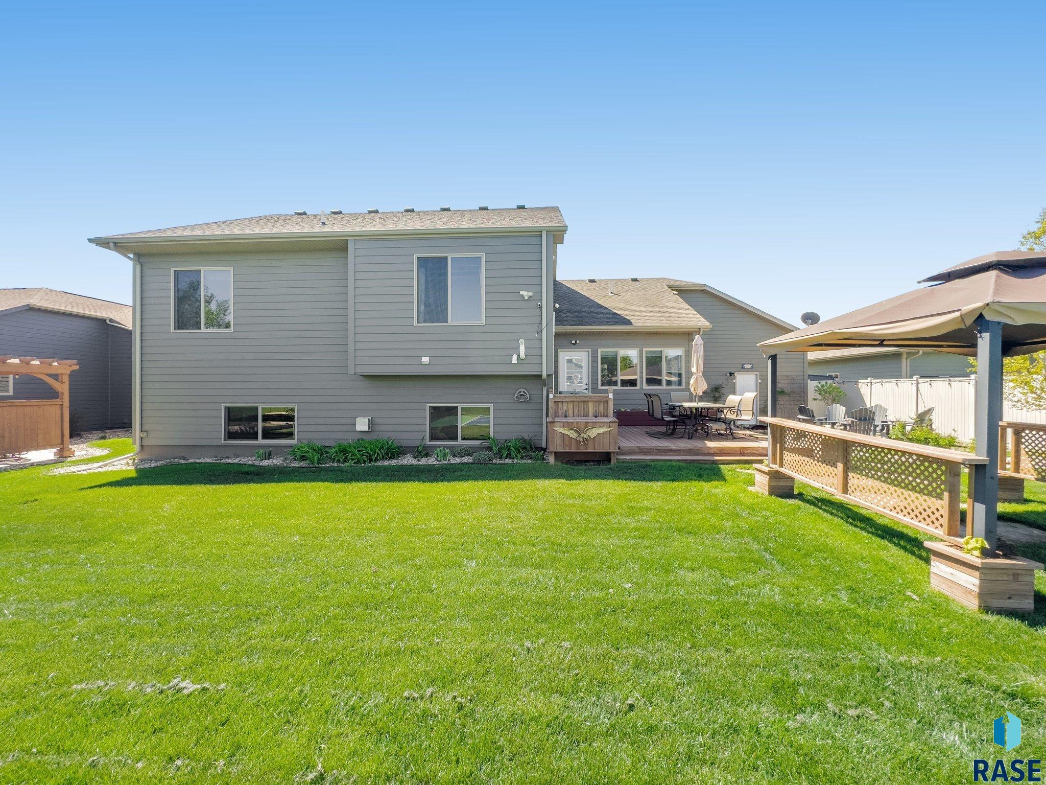 1100 W Golden Eagle St