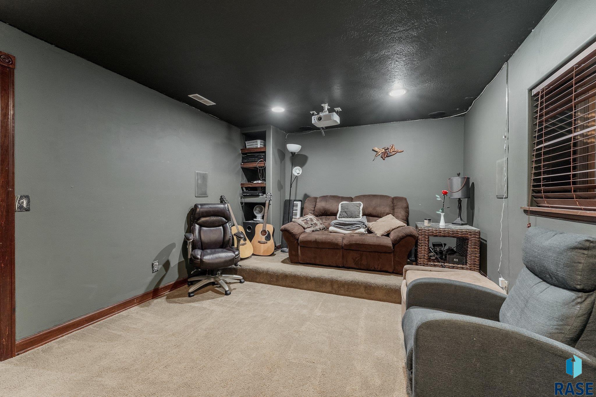 1100 W Golden Eagle St