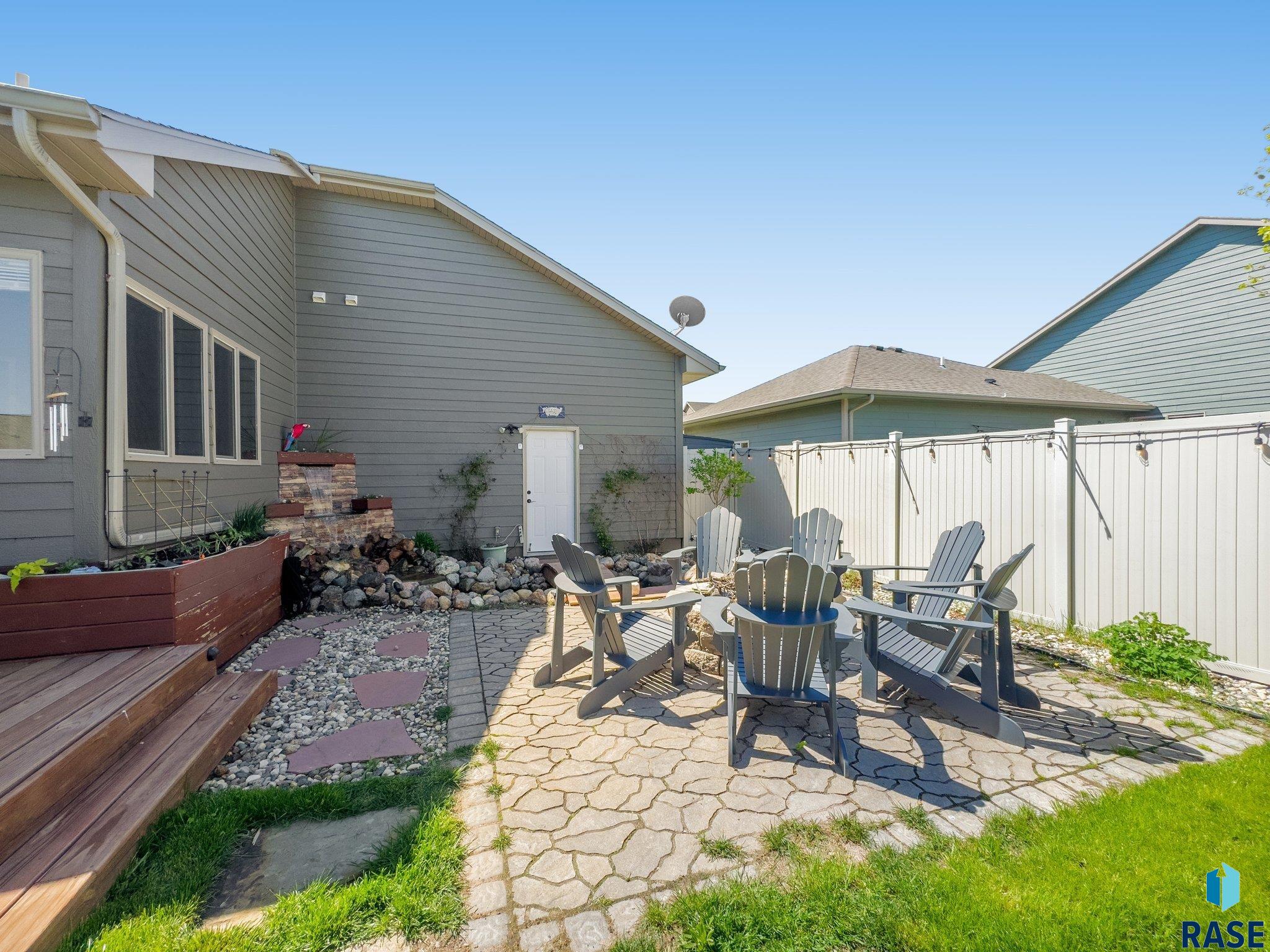 1100 W Golden Eagle St