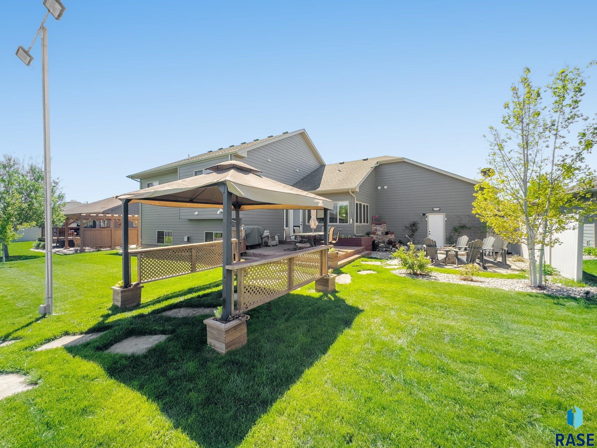 1100 W Golden Eagle St
