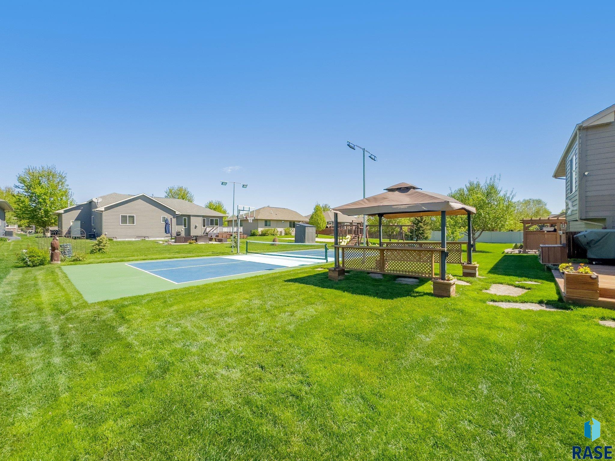 1100 W Golden Eagle St